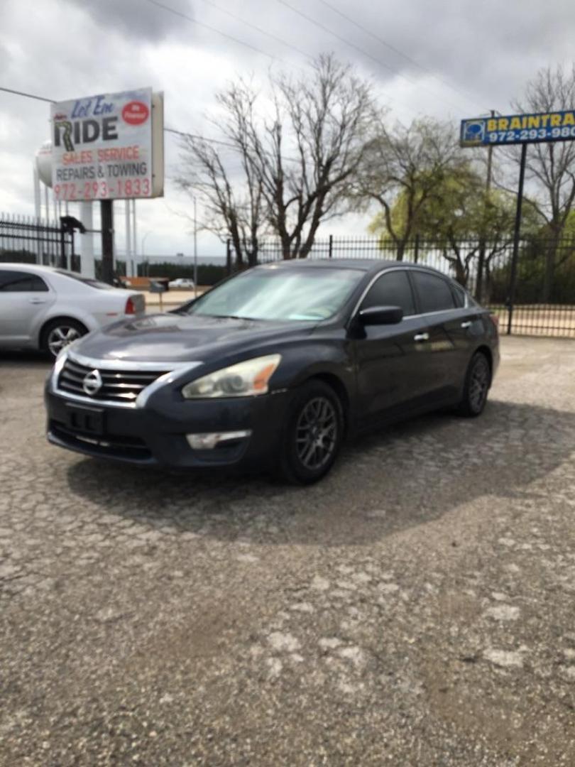 2015 GRAY /Charcoal NISSAN ALTIMA 2.5 (1N4AL3AP8FN) with an 2.5L engine, Continuously Variable transmission, located at 1507 S Hwy 67, Cedar Hill, TX, 75104, (972) 293-1833, 32.556370, -96.973297 - Photo#1