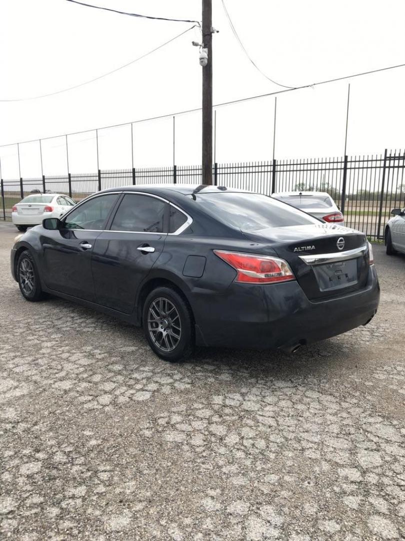 2015 GRAY /Charcoal NISSAN ALTIMA 2.5 (1N4AL3AP8FN) with an 2.5L engine, Continuously Variable transmission, located at 1507 S Hwy 67, Cedar Hill, TX, 75104, (972) 293-1833, 32.556370, -96.973297 - Photo#3