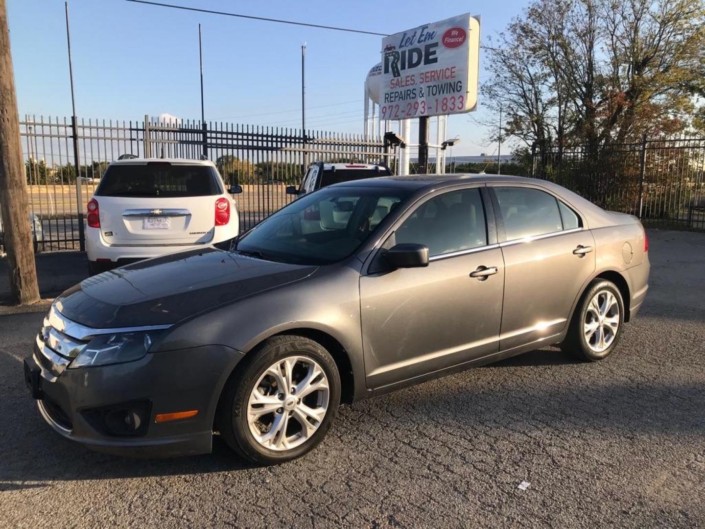 2012 GRAY FORD FUSION SE (3FAHP0HA3CR) with an 2.5L engine, Automatic transmission, located at 1507 S Hwy 67, Cedar Hill, TX, 75104, (972) 293-1833, 32.556370, -96.973297 - Photo#0