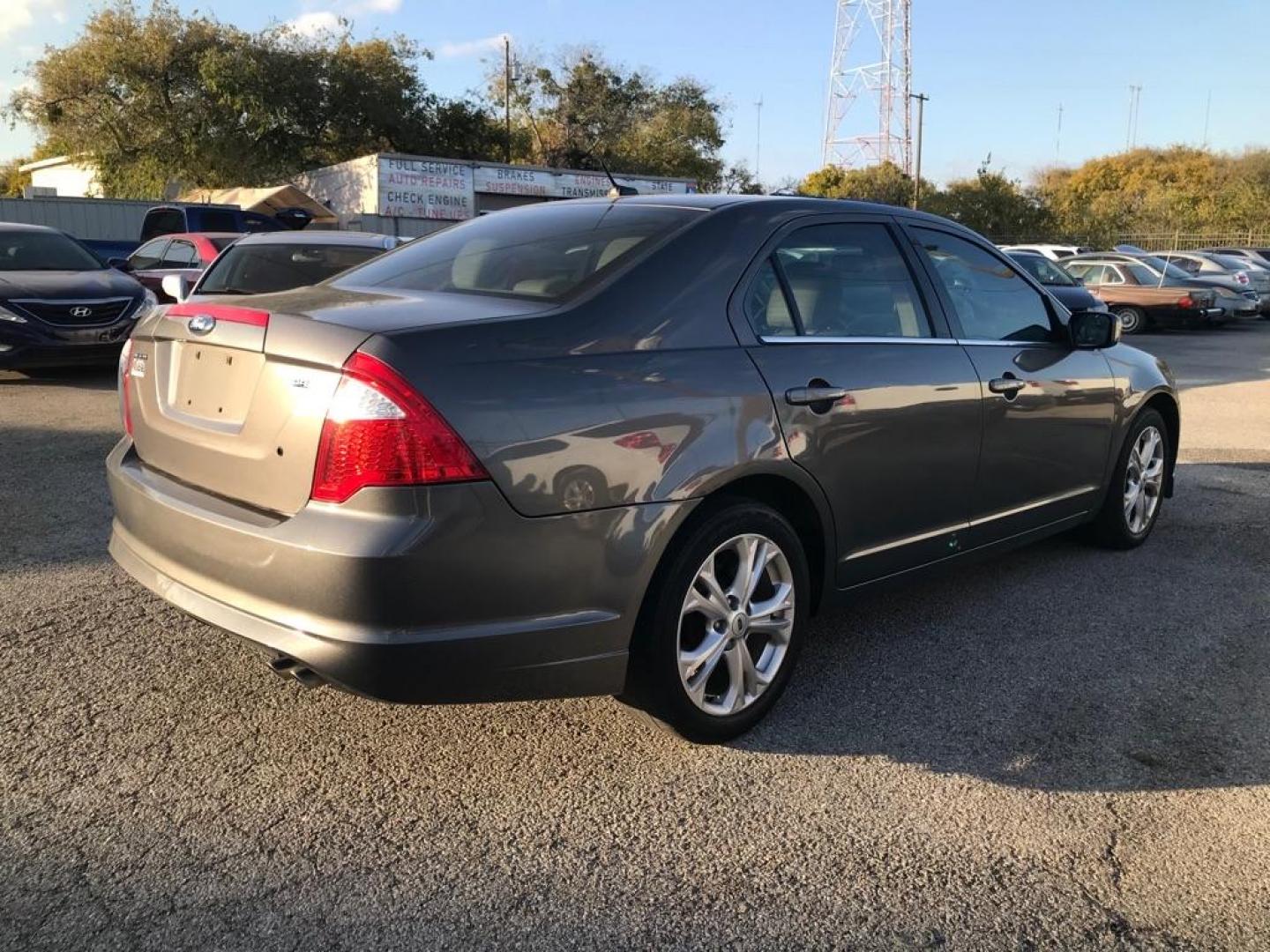 2012 GRAY FORD FUSION SE (3FAHP0HA3CR) with an 2.5L engine, Automatic transmission, located at 1507 S Hwy 67, Cedar Hill, TX, 75104, (972) 293-1833, 32.556370, -96.973297 - Photo#1