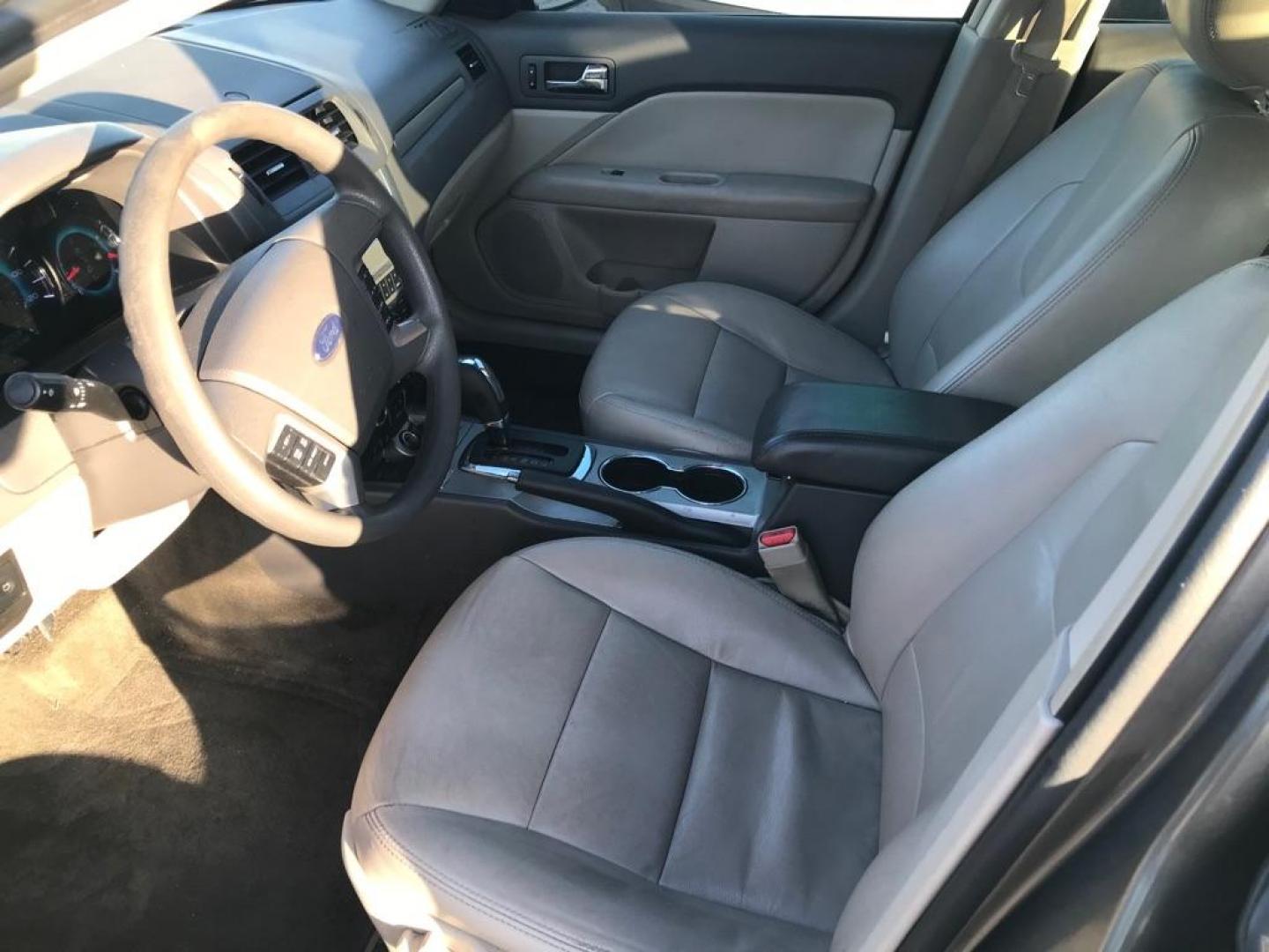 2012 GRAY FORD FUSION SE (3FAHP0HA3CR) with an 2.5L engine, Automatic transmission, located at 1507 S Hwy 67, Cedar Hill, TX, 75104, (972) 293-1833, 32.556370, -96.973297 - Photo#4