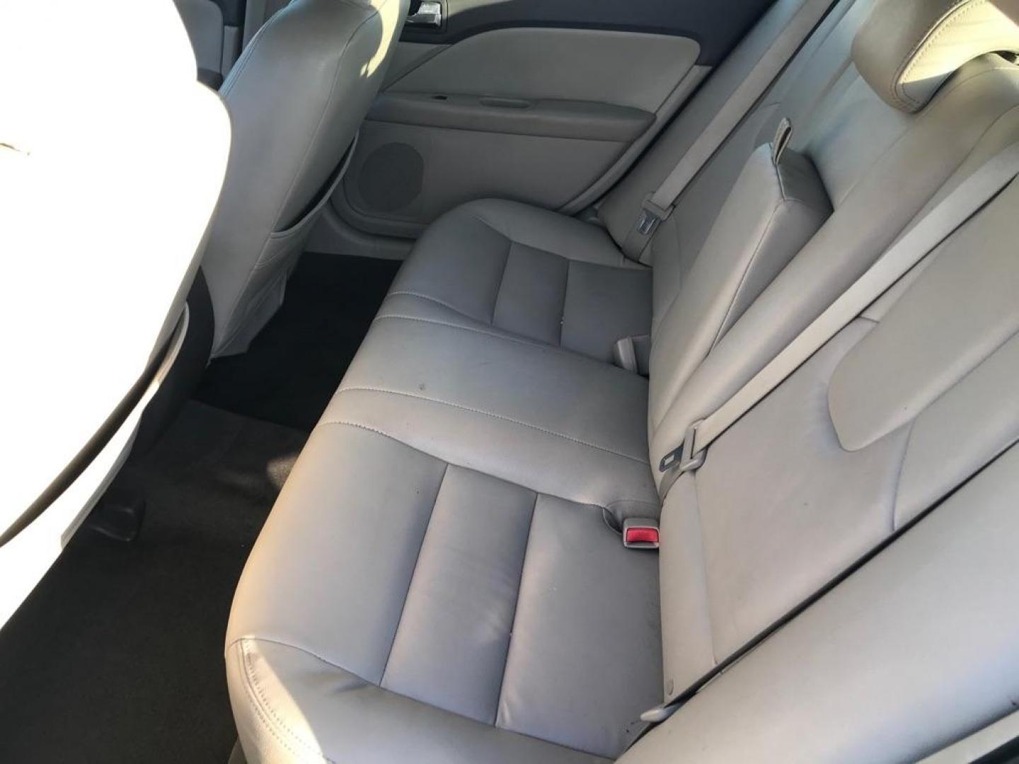 2012 GRAY FORD FUSION SE (3FAHP0HA3CR) with an 2.5L engine, Automatic transmission, located at 1507 S Hwy 67, Cedar Hill, TX, 75104, (972) 293-1833, 32.556370, -96.973297 - Photo#5