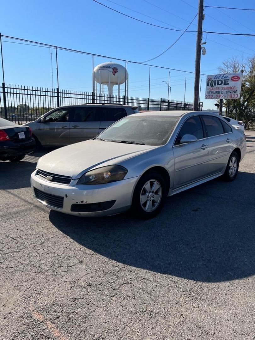 2010 SILVER CHEVROLET IMPALA LT (2G1WB5EK8A1) with an 3.5L engine, Automatic transmission, located at 1507 S Hwy 67, Cedar Hill, TX, 75104, (972) 293-1833, 32.556370, -96.973297 - Photo#2