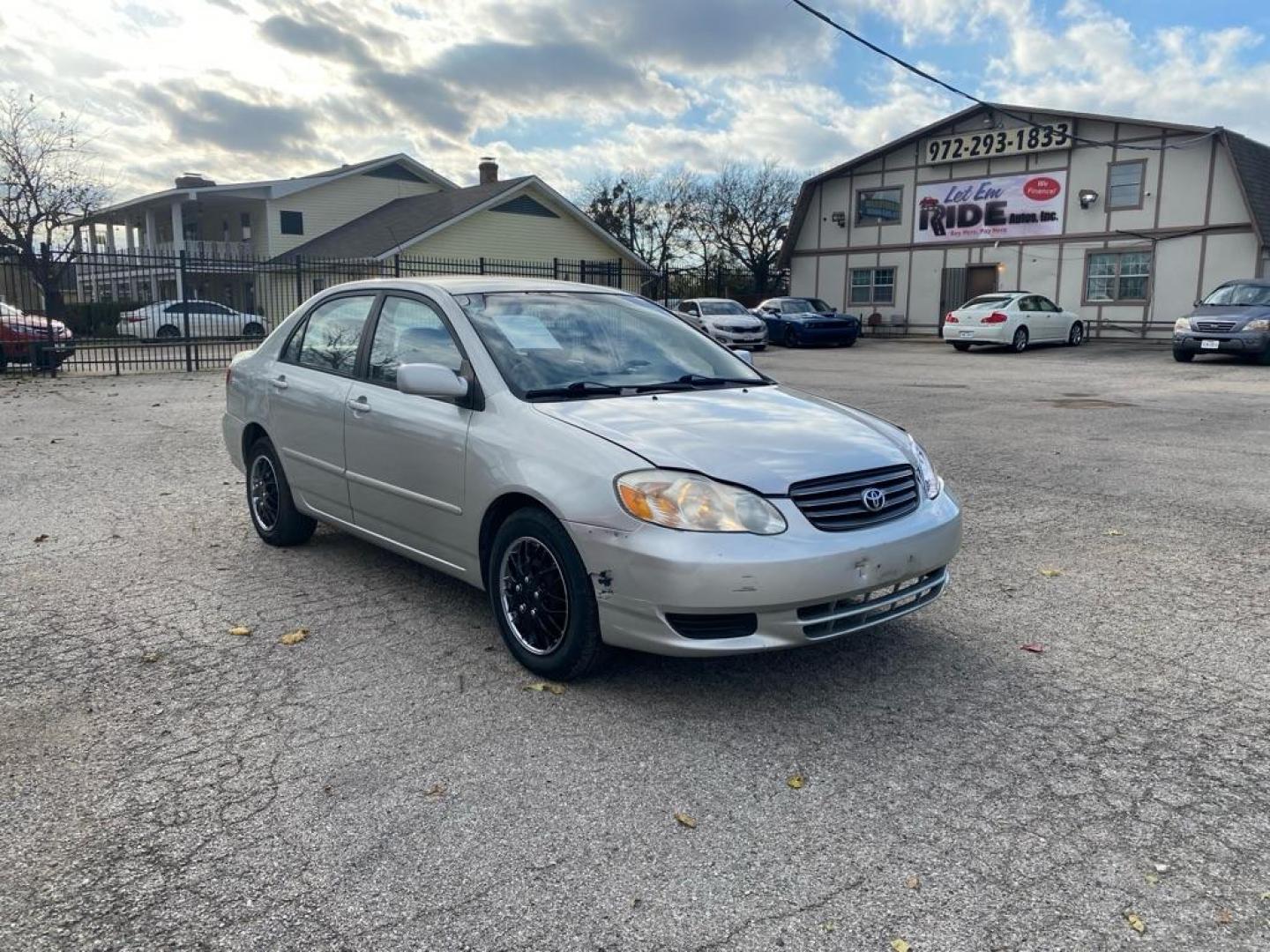 2004 SILVER TOYOTA COROLLA CE (1NXBR32EX4Z) with an 1.8L engine, Automatic transmission, located at 1507 S Hwy 67, Cedar Hill, TX, 75104, (972) 293-1833, 32.556370, -96.973297 - Photo#1