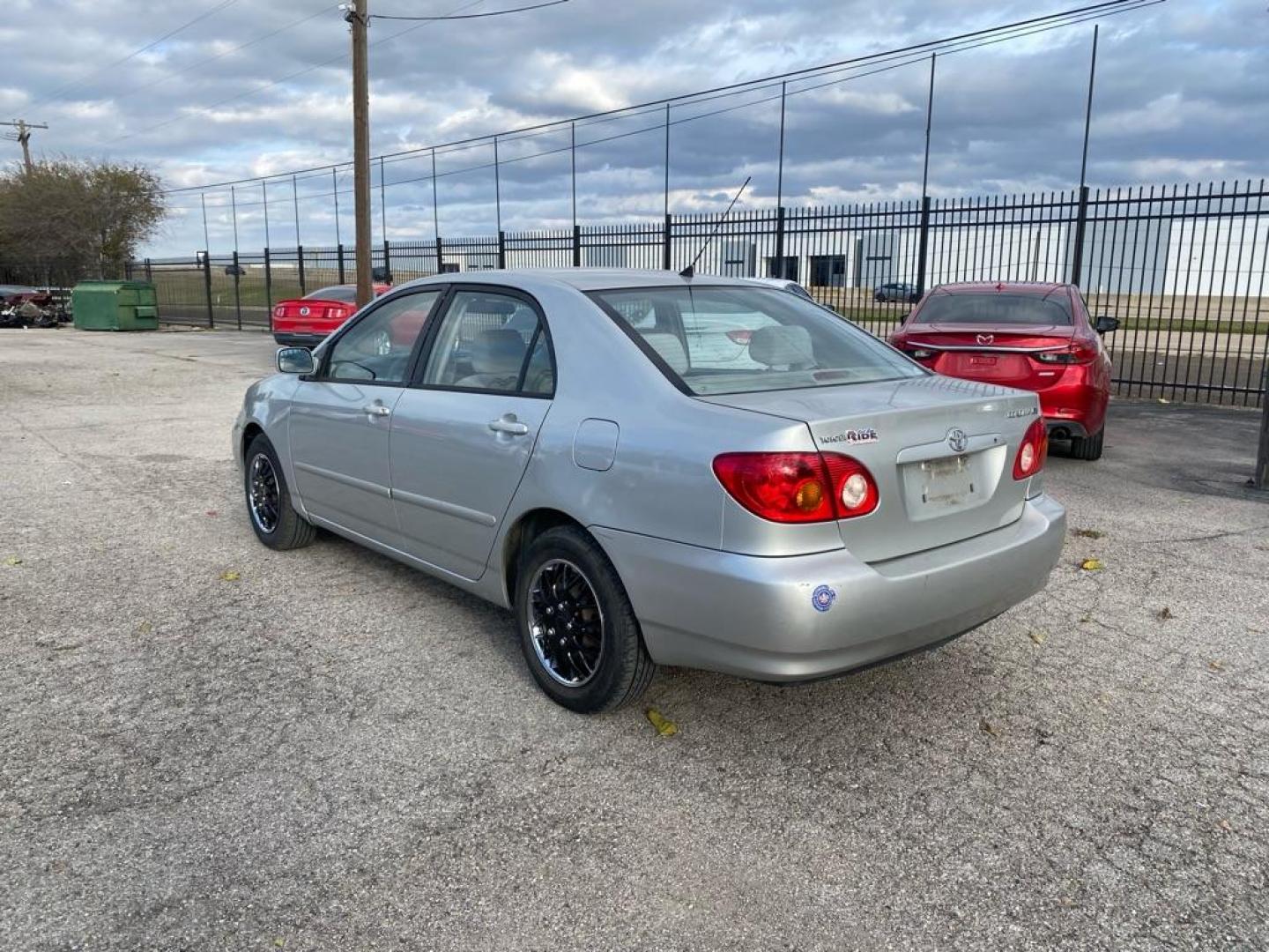 2004 SILVER TOYOTA COROLLA CE (1NXBR32EX4Z) with an 1.8L engine, Automatic transmission, located at 1507 S Hwy 67, Cedar Hill, TX, 75104, (972) 293-1833, 32.556370, -96.973297 - Photo#3