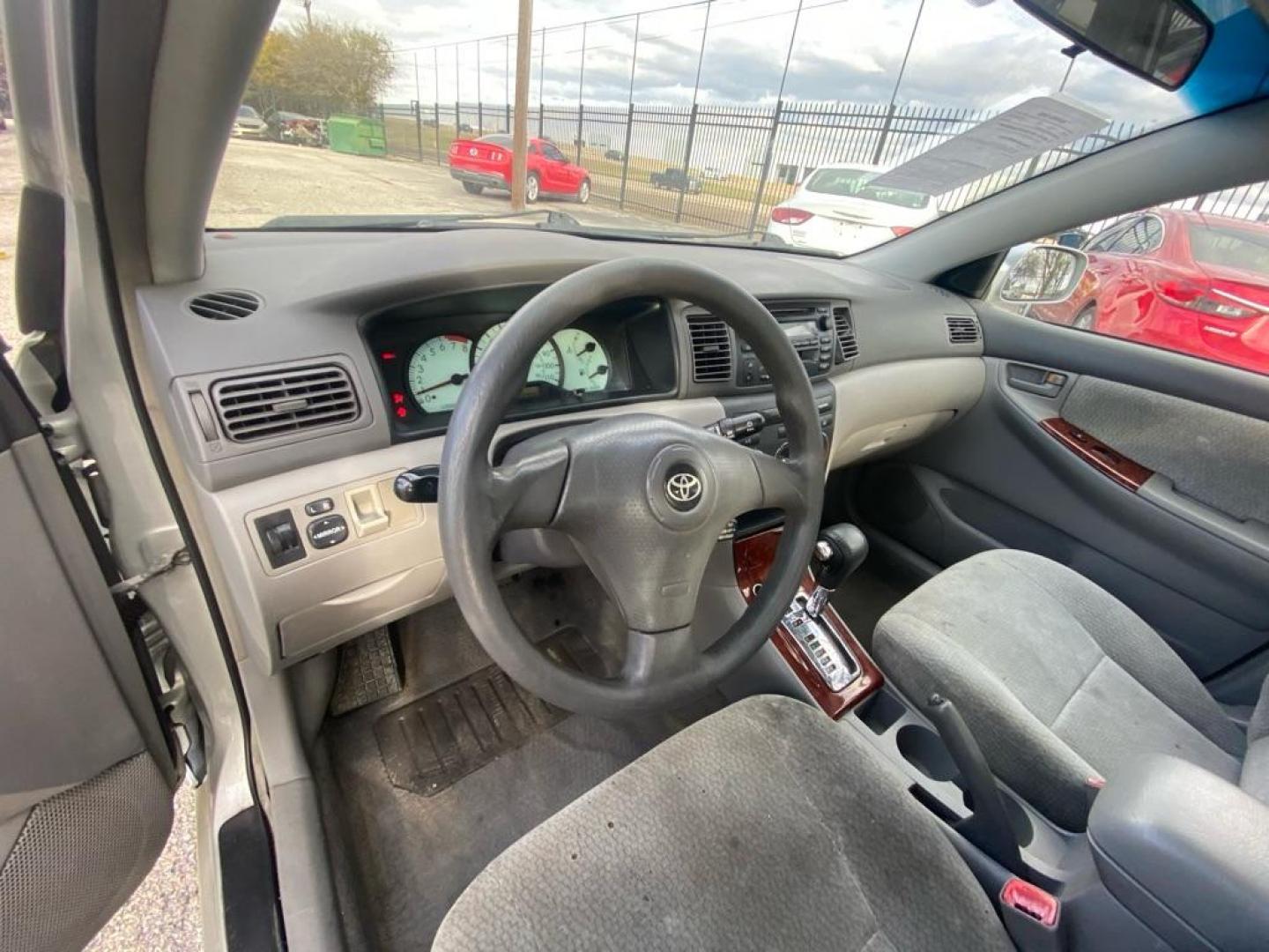 2004 SILVER TOYOTA COROLLA CE (1NXBR32EX4Z) with an 1.8L engine, Automatic transmission, located at 1507 S Hwy 67, Cedar Hill, TX, 75104, (972) 293-1833, 32.556370, -96.973297 - Photo#4