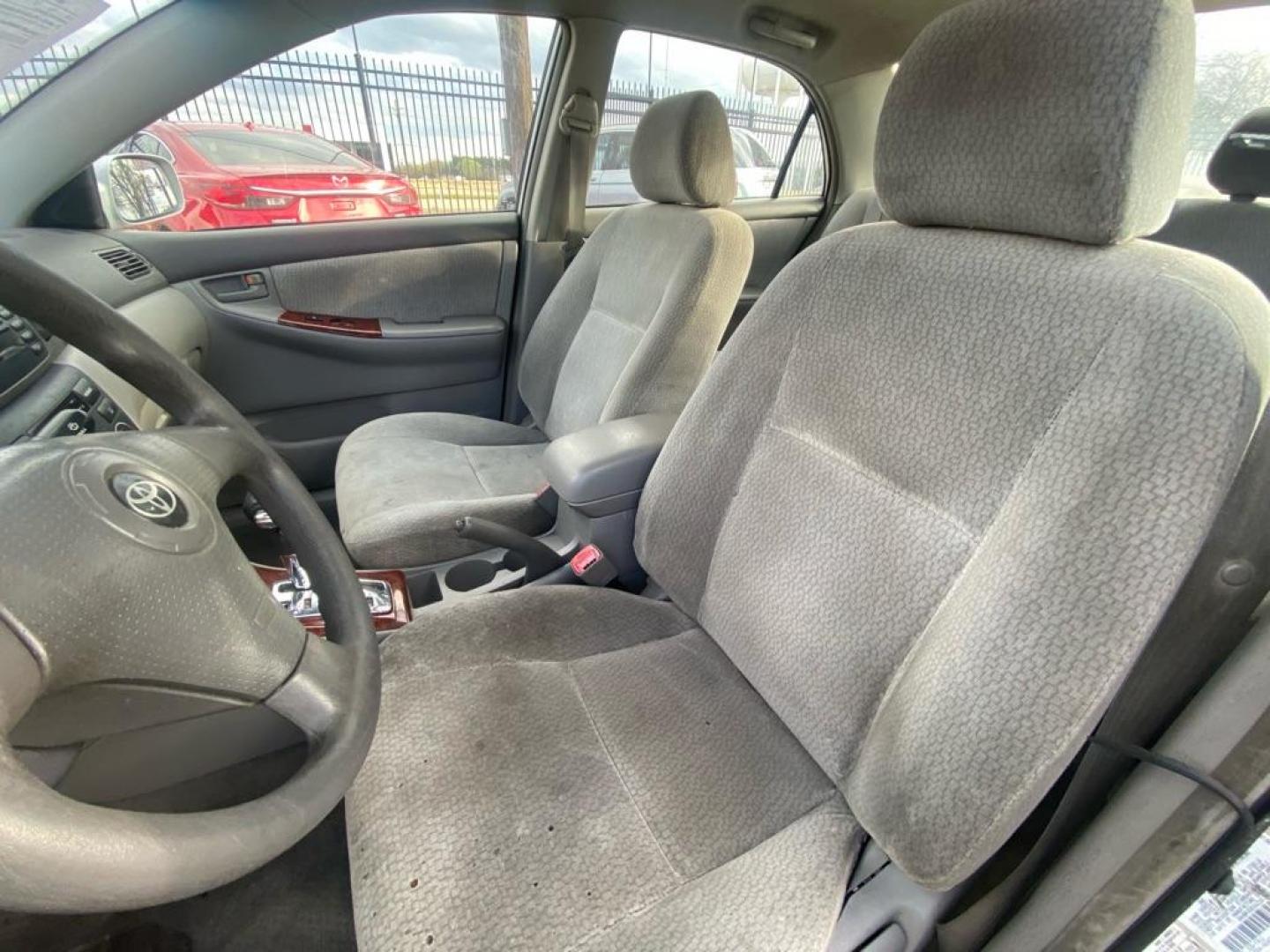 2004 SILVER TOYOTA COROLLA CE (1NXBR32EX4Z) with an 1.8L engine, Automatic transmission, located at 1507 S Hwy 67, Cedar Hill, TX, 75104, (972) 293-1833, 32.556370, -96.973297 - Photo#5