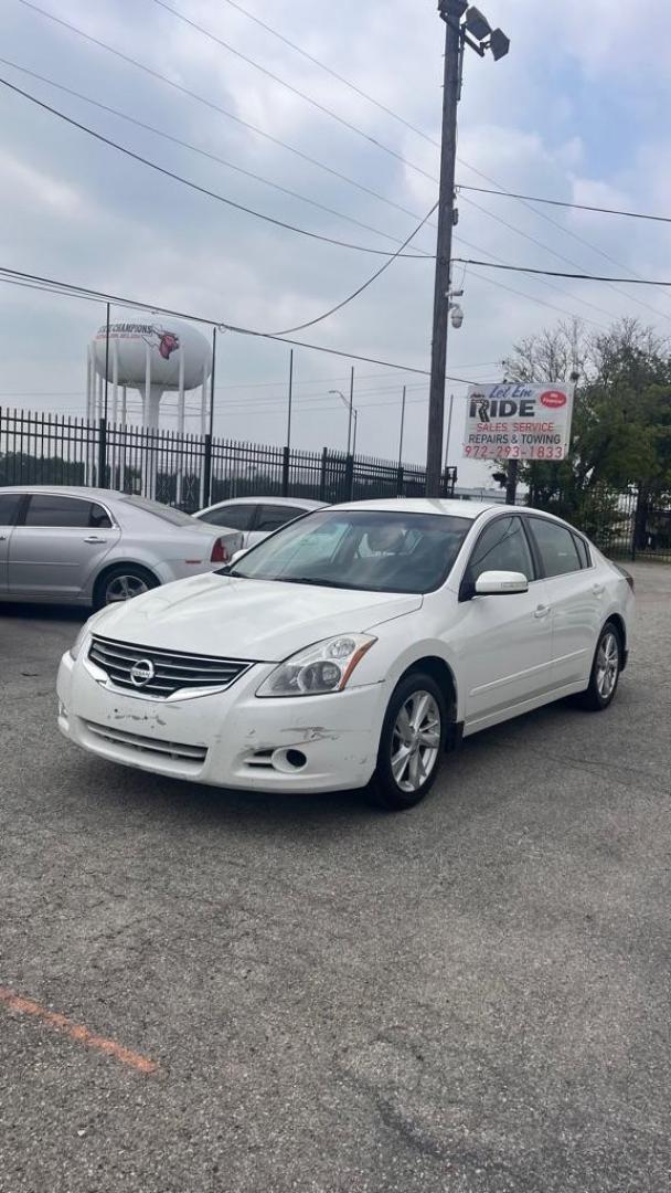 2012 WHITE NISSAN ALTIMA BASE (1N4AL2AP2CN) with an 2.5L engine, Continuously Variable transmission, located at 1507 S Hwy 67, Cedar Hill, TX, 75104, (972) 293-1833, 32.556370, -96.973297 - Photo#1