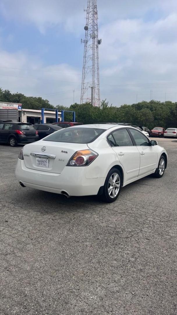 2012 WHITE NISSAN ALTIMA BASE (1N4AL2AP2CN) with an 2.5L engine, Continuously Variable transmission, located at 1507 S Hwy 67, Cedar Hill, TX, 75104, (972) 293-1833, 32.556370, -96.973297 - Photo#2