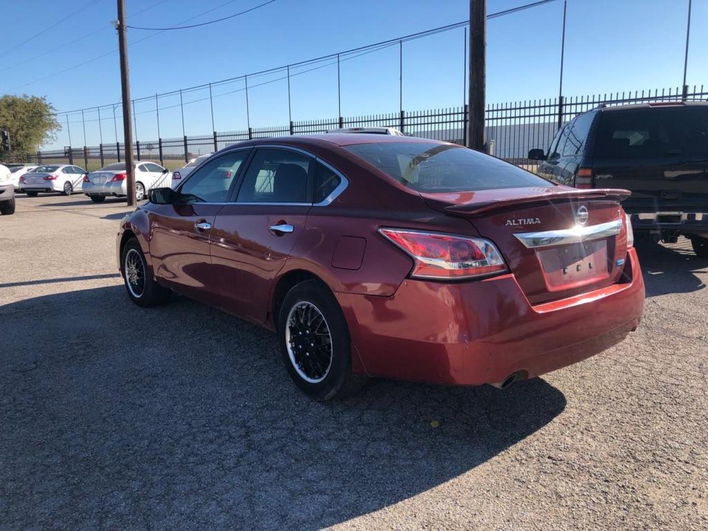 2013 MAROON NISSAN ALTIMA 2.5 (1N4AL3AP9DN) with an 2.5L engine, Continuously Variable transmission, located at 1507 S Hwy 67, Cedar Hill, TX, 75104, (972) 293-1833, 32.556370, -96.973297 - Photo#3