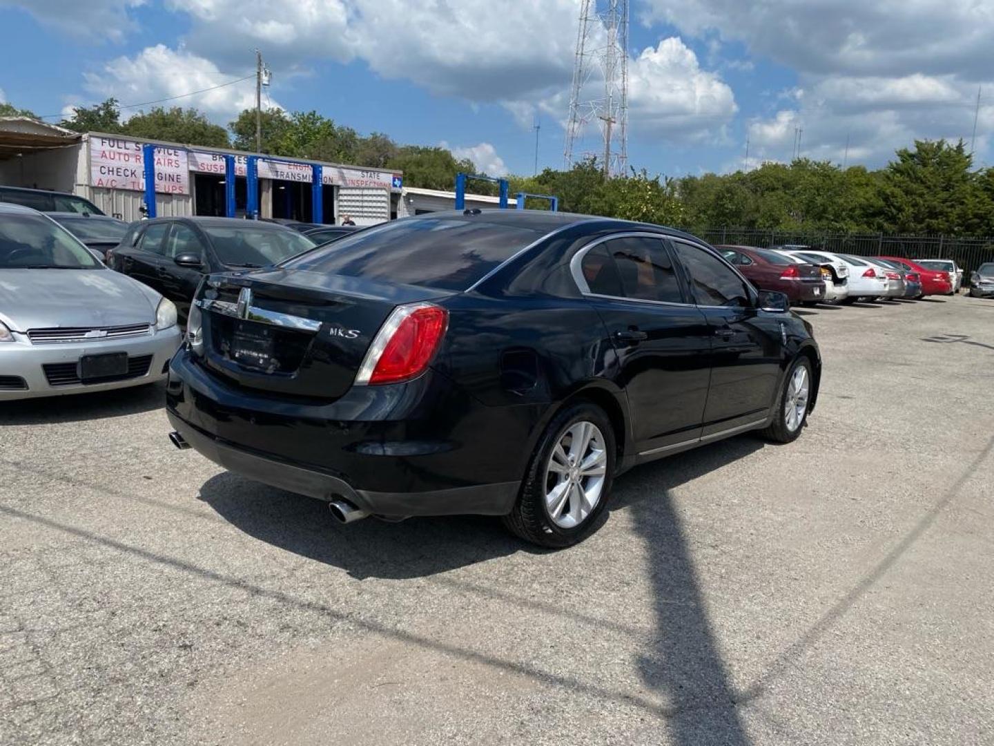 2009 BLACK LINCOLN MKS (1LNHM93R29G) with an 3.7L engine, Automatic transmission, located at 1507 S Hwy 67, Cedar Hill, TX, 75104, (972) 293-1833, 32.556370, -96.973297 - Photo#2