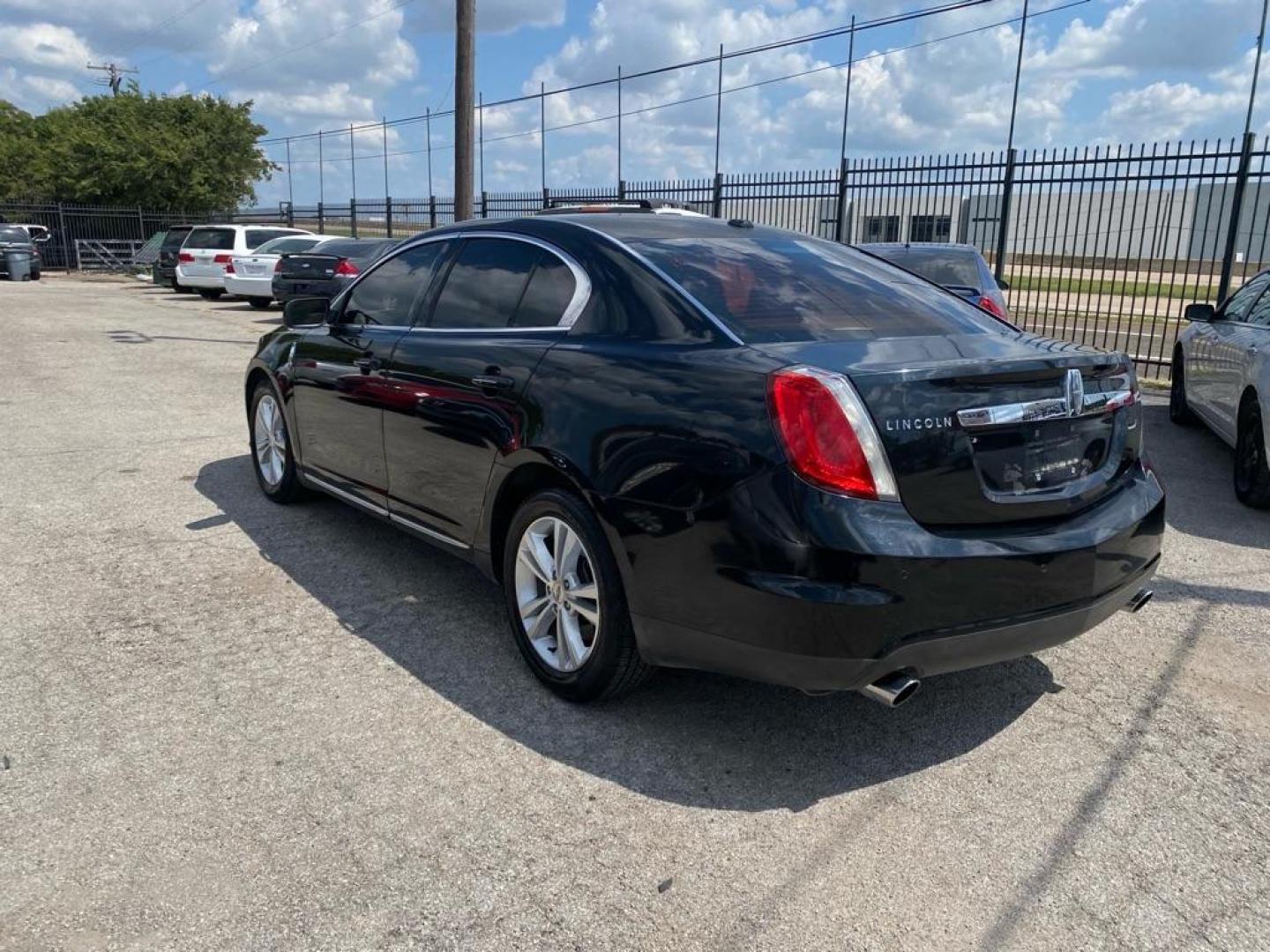 2009 BLACK LINCOLN MKS (1LNHM93R29G) with an 3.7L engine, Automatic transmission, located at 1507 S Hwy 67, Cedar Hill, TX, 75104, (972) 293-1833, 32.556370, -96.973297 - Photo#3