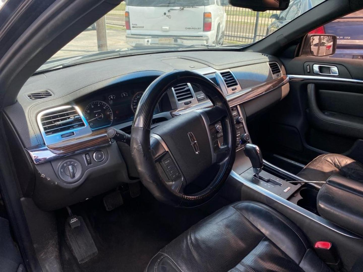 2009 BLACK LINCOLN MKS (1LNHM93R29G) with an 3.7L engine, Automatic transmission, located at 1507 S Hwy 67, Cedar Hill, TX, 75104, (972) 293-1833, 32.556370, -96.973297 - Photo#4