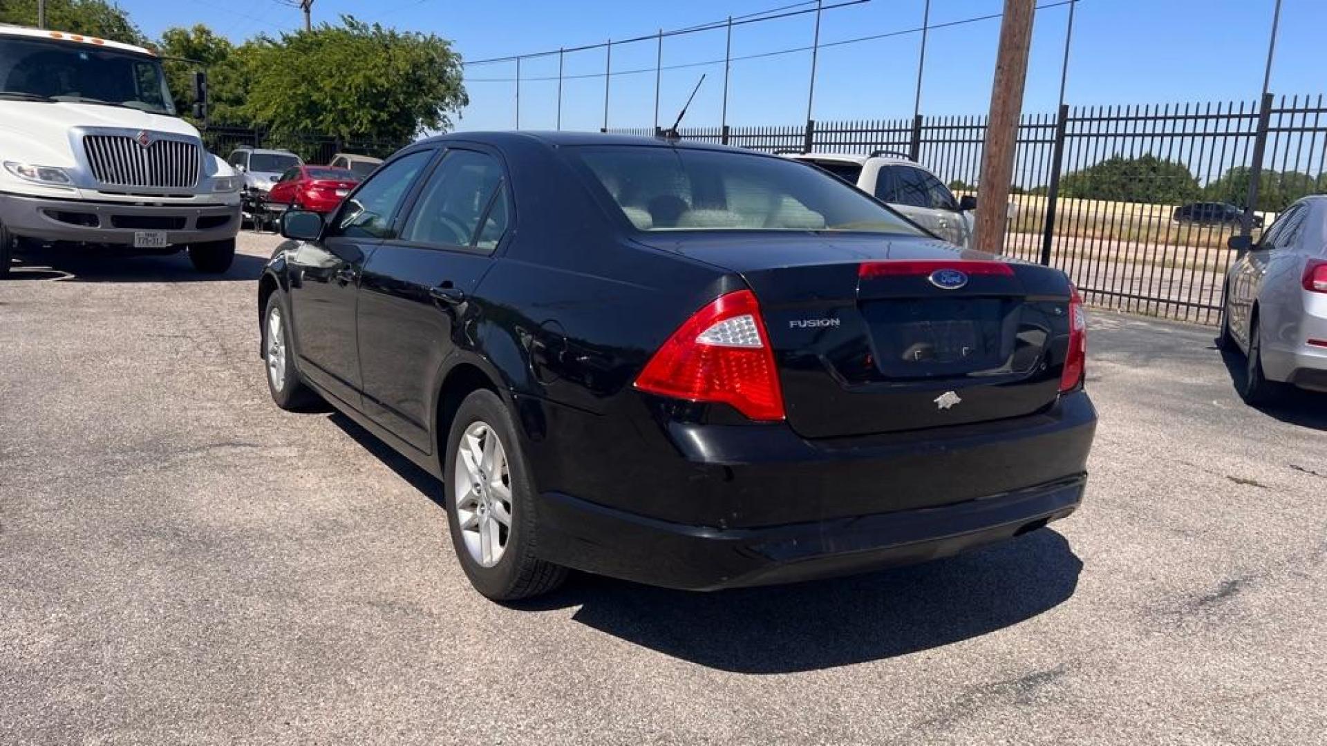 2010 BLACK FORD FUSION S (3FAHP0GAXAR) with an 2.5L engine, Automatic transmission, located at 1507 S Hwy 67, Cedar Hill, TX, 75104, (972) 293-1833, 32.556370, -96.973297 - Photo#2