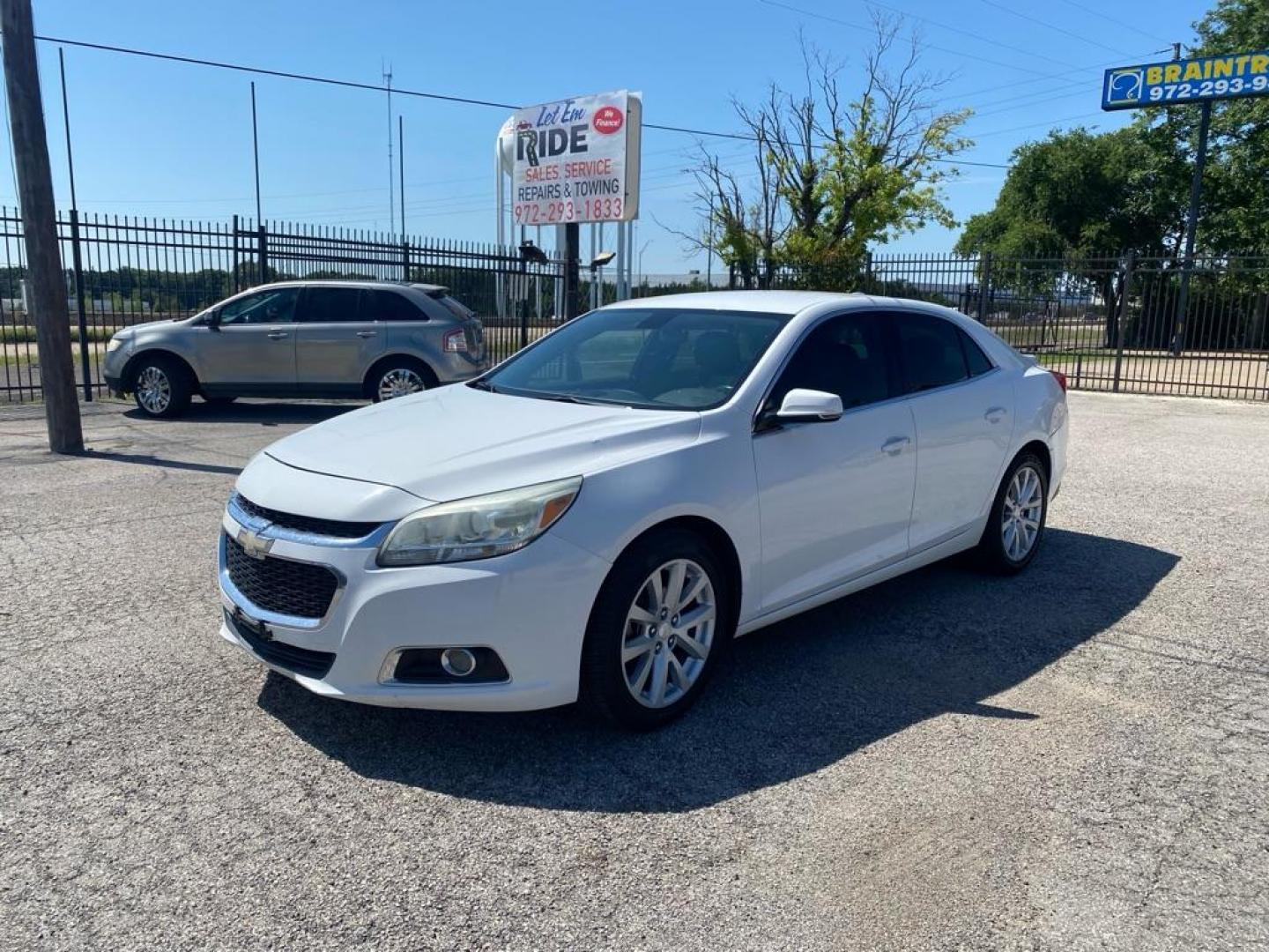 2015 WHITE CHEVROLET MALIBU 2LT (1G11D5SLXFF) with an 2.5L engine, Automatic transmission, located at 1507 S Hwy 67, Cedar Hill, TX, 75104, (972) 293-1833, 32.556370, -96.973297 - Photo#0