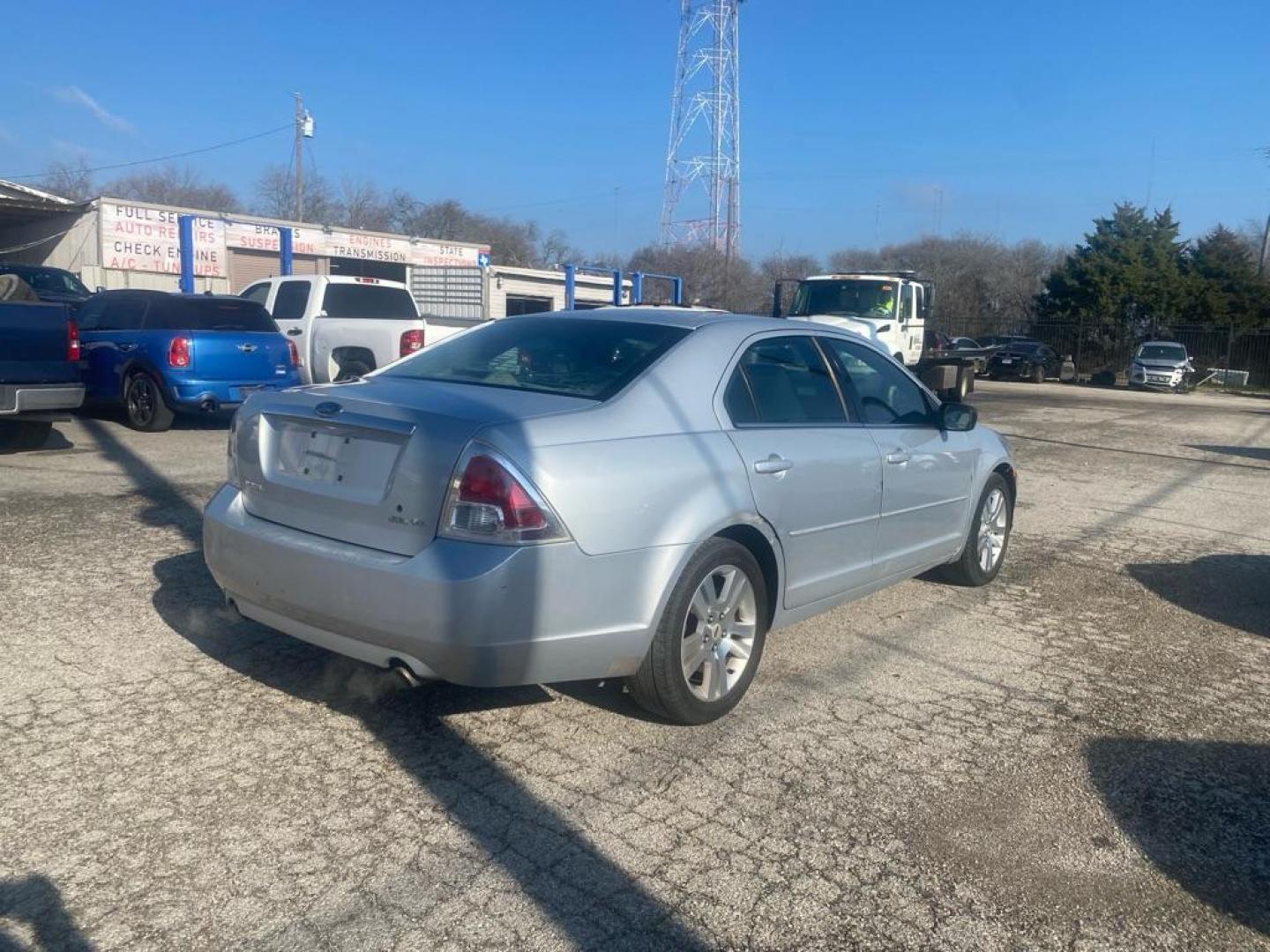 2006 SILVER FORD FUSION SEL (3FAHP08146R) with an 3.0L engine, Automatic transmission, located at 1507 S Hwy 67, Cedar Hill, TX, 75104, (972) 293-1833, 32.556370, -96.973297 - Photo#2