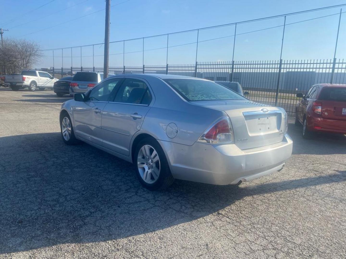 2006 SILVER FORD FUSION SEL (3FAHP08146R) with an 3.0L engine, Automatic transmission, located at 1507 S Hwy 67, Cedar Hill, TX, 75104, (972) 293-1833, 32.556370, -96.973297 - Photo#3