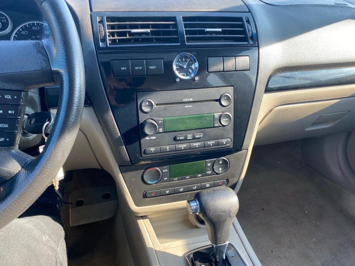 2006 SILVER FORD FUSION SEL (3FAHP08146R) with an 3.0L engine, Automatic transmission, located at 1507 S Hwy 67, Cedar Hill, TX, 75104, (972) 293-1833, 32.556370, -96.973297 - Photo#7