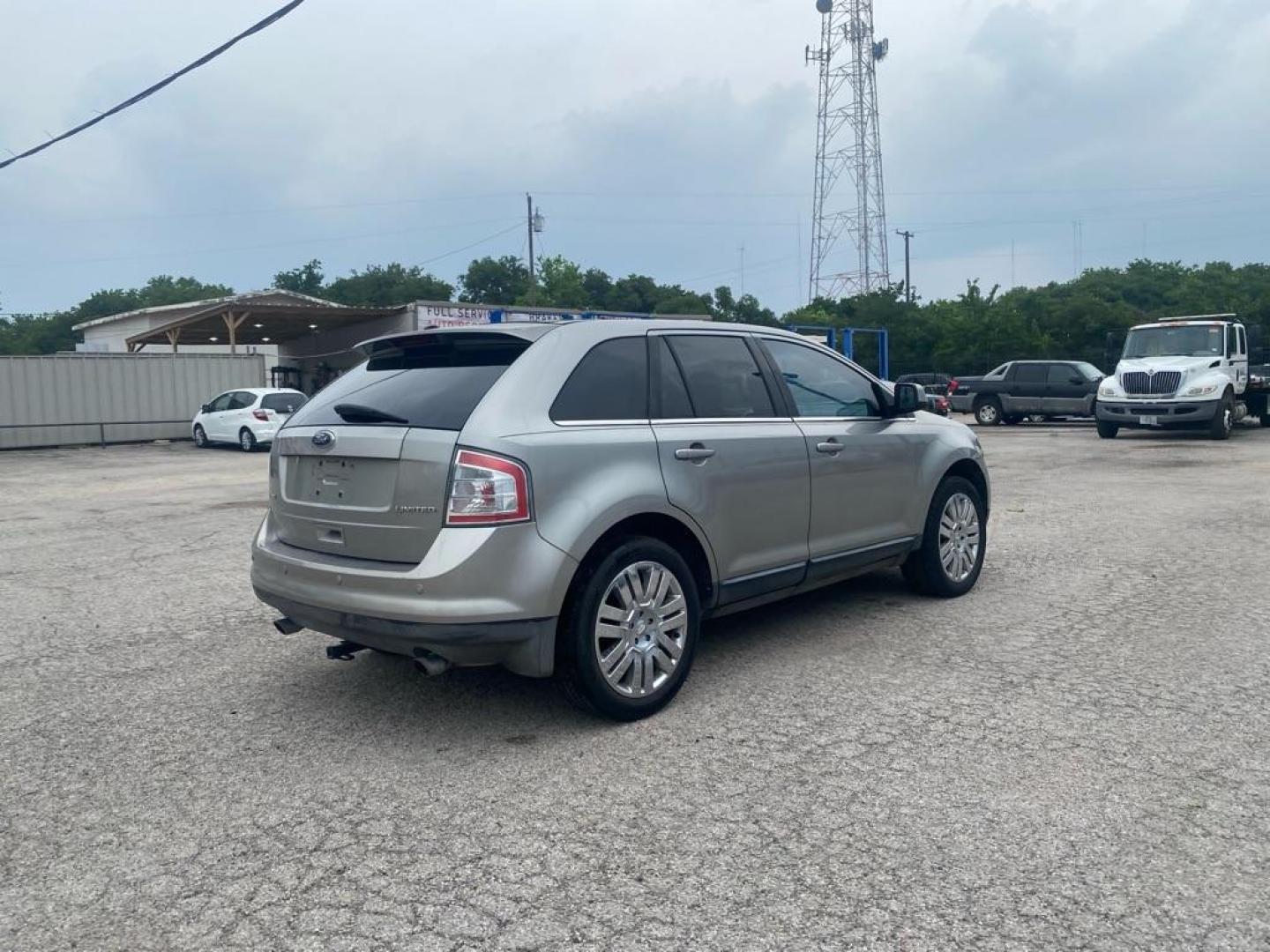 2008 BEIGE FORD EDGE LIMITED (2FMDK39C18B) with an 3.5L engine, Automatic transmission, located at 1507 S Hwy 67, Cedar Hill, TX, 75104, (972) 293-1833, 32.556370, -96.973297 - Photo#2