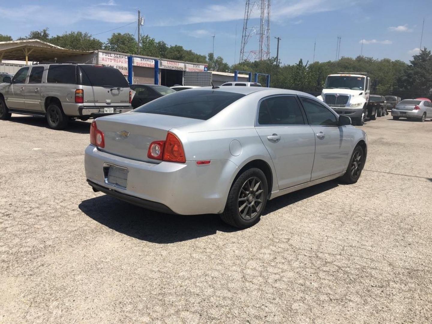 2010 SILVER CHEVROLET MALIBU 1LT (1G1ZC5EB3AF) with an 2.4L engine, Automatic transmission, located at 1507 S Hwy 67, Cedar Hill, TX, 75104, (972) 293-1833, 32.556370, -96.973297 - Photo#2