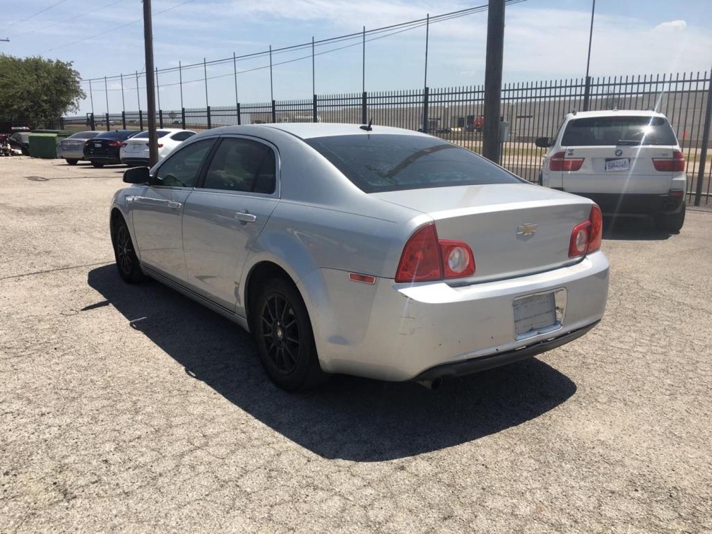 2010 SILVER CHEVROLET MALIBU 1LT (1G1ZC5EB3AF) with an 2.4L engine, Automatic transmission, located at 1507 S Hwy 67, Cedar Hill, TX, 75104, (972) 293-1833, 32.556370, -96.973297 - Photo#3