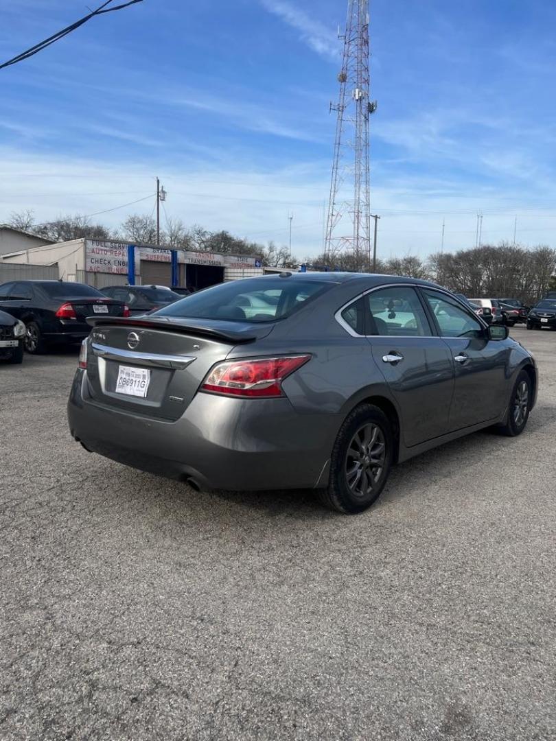 2015 GRAY NISSAN ALTIMA 2.5 (1N4AL3AP6FC) with an 2.5L engine, Continuously Variable transmission, located at 1507 S Hwy 67, Cedar Hill, TX, 75104, (972) 293-1833, 32.556370, -96.973297 - Photo#2