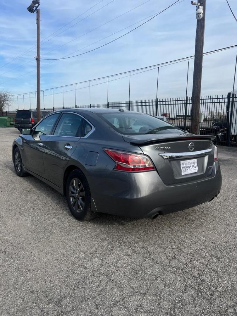 2015 GRAY NISSAN ALTIMA 2.5 (1N4AL3AP6FC) with an 2.5L engine, Continuously Variable transmission, located at 1507 S Hwy 67, Cedar Hill, TX, 75104, (972) 293-1833, 32.556370, -96.973297 - Photo#3