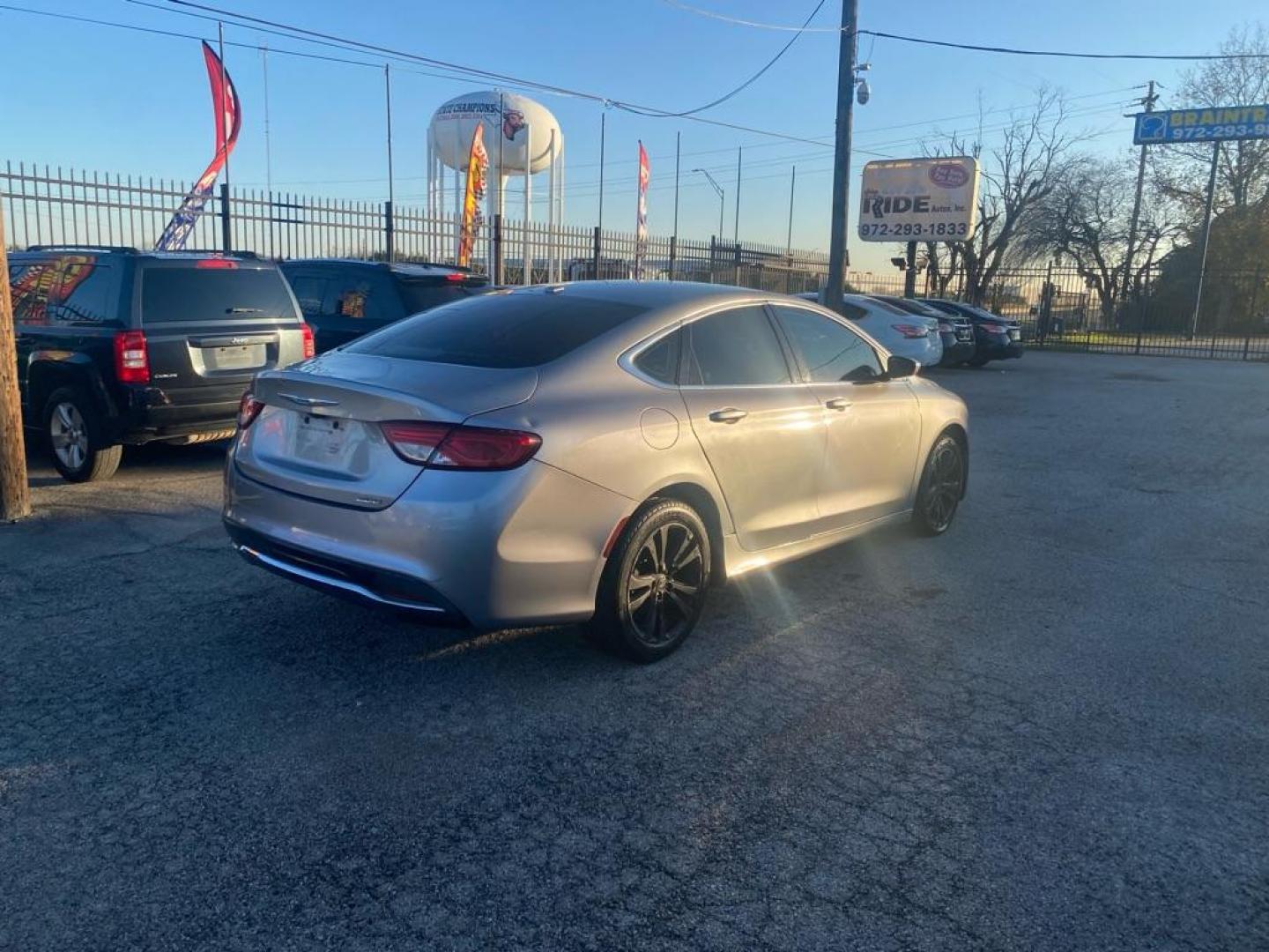 2015 GRAY CHRYSLER 200 LIMITED (1C3CCCAB3FN) with an 2.4L engine, Automatic transmission, located at 1507 S Hwy 67, Cedar Hill, TX, 75104, (972) 293-1833, 32.556370, -96.973297 - Photo#9