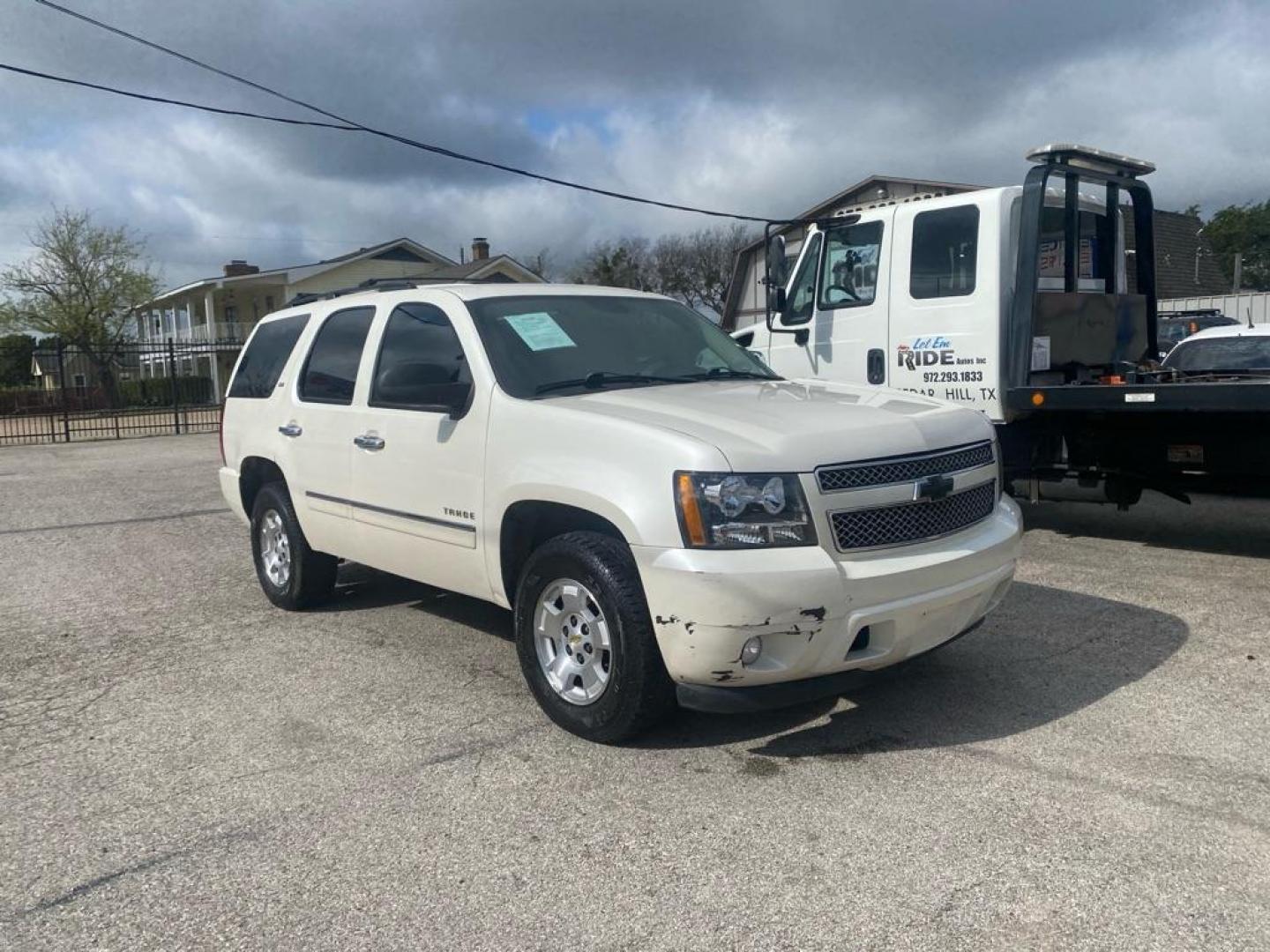 2011 WHITE CHEVROLET TAHOE 1500 LTZ (1GNSCCE08BR) with an 5.3L engine, Automatic transmission, located at 1507 S Hwy 67, Cedar Hill, TX, 75104, (972) 293-1833, 32.556370, -96.973297 - Photo#1