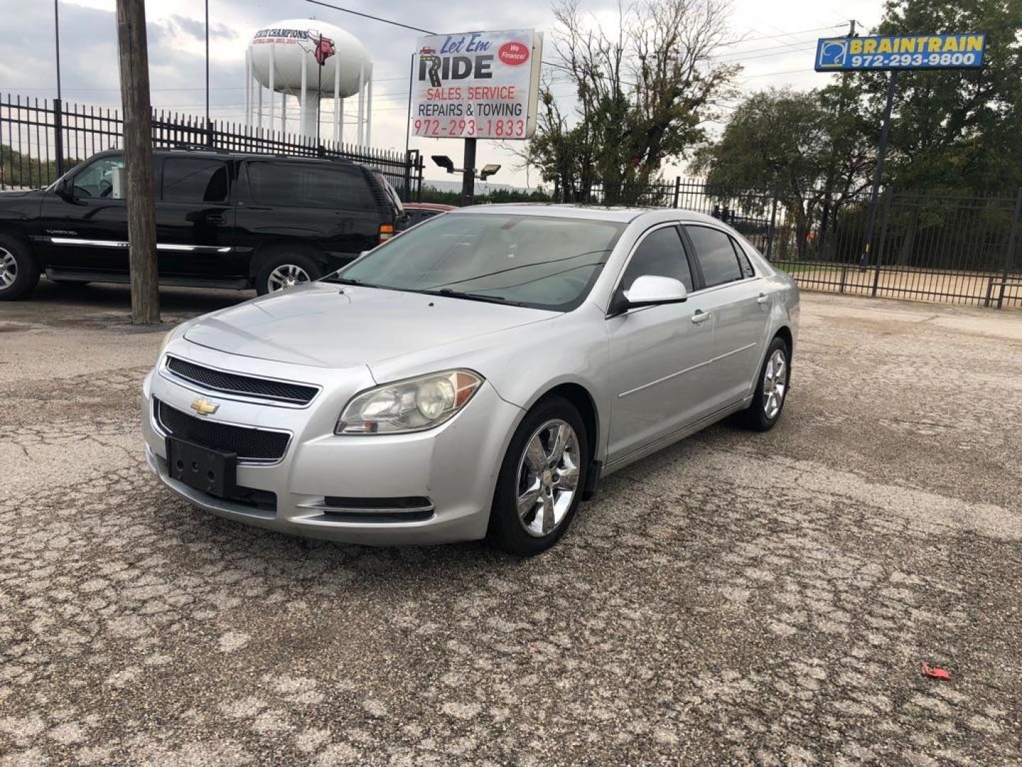 2011 SILVER CHEVROLET MALIBU 2LT (1G1ZD5E18BF) with an 2.4L engine, Automatic transmission, located at 1507 S Hwy 67, Cedar Hill, TX, 75104, (972) 293-1833, 32.556370, -96.973297 - Photo#0