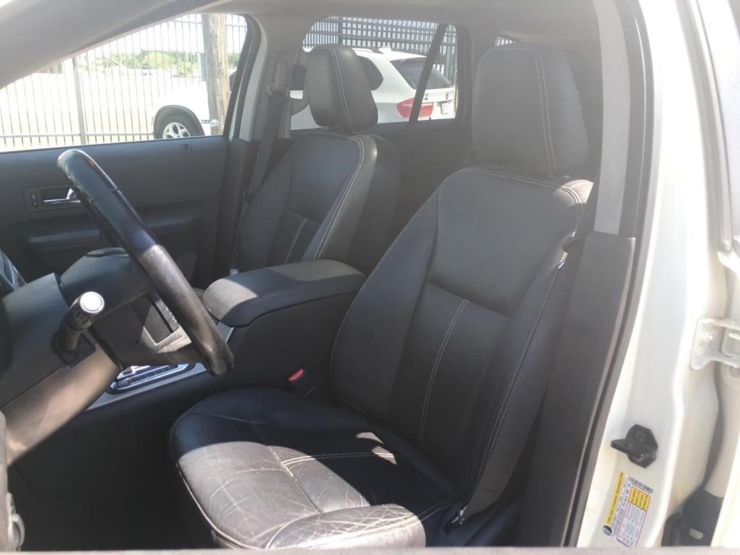 2008 WHITE FORD EDGE LIMITED (2FMDK39C88B) with an 3.5L engine, Automatic transmission, located at 1507 S Hwy 67, Cedar Hill, TX, 75104, (972) 293-1833, 32.556370, -96.973297 - Photo#4