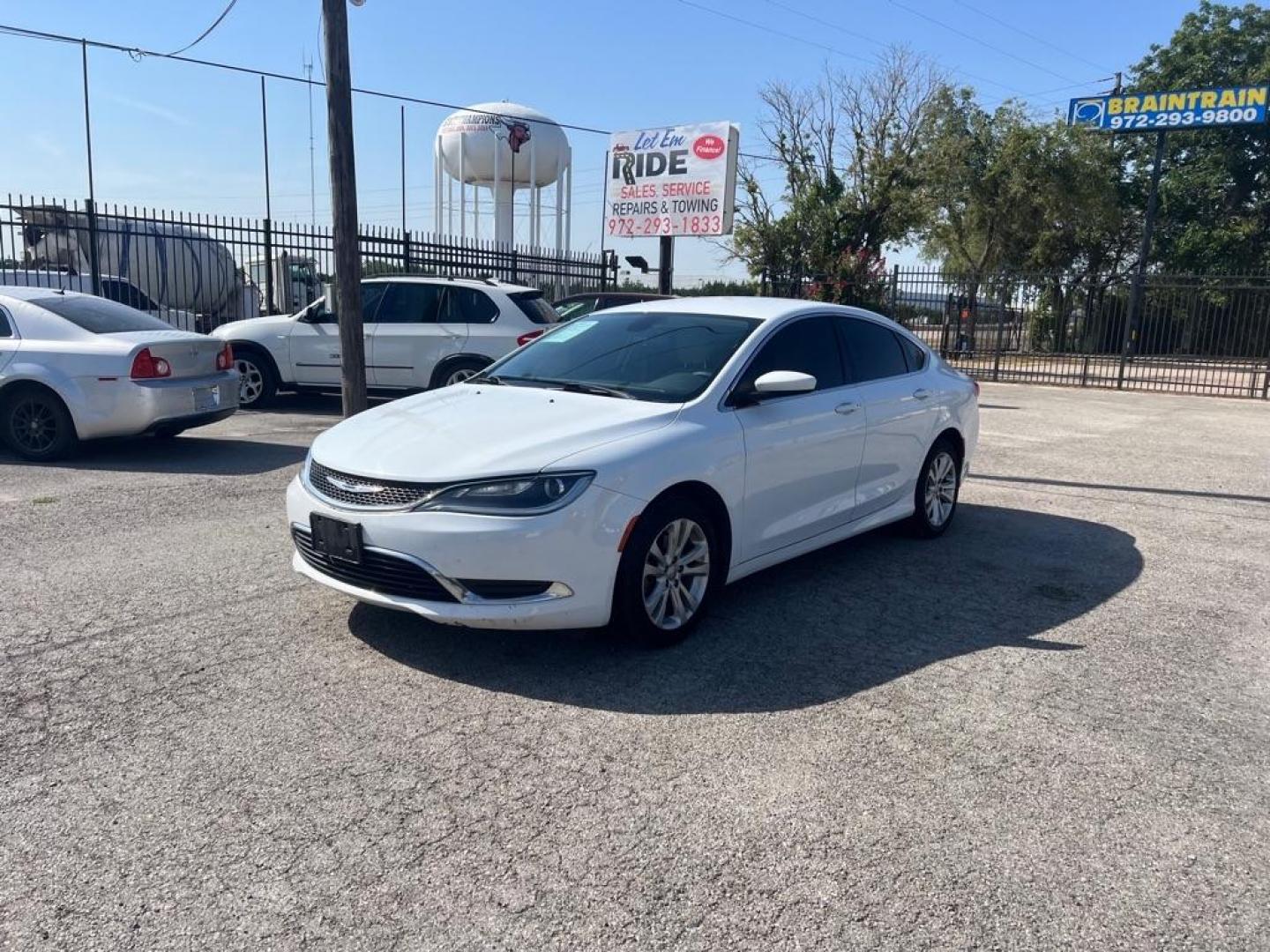 2015 WHITE CHRYSLER 200 LIMITED (1C3CCCAB4FN) with an 2.4L engine, Automatic transmission, located at 1507 S Hwy 67, Cedar Hill, TX, 75104, (972) 293-1833, 32.556370, -96.973297 - Photo#0