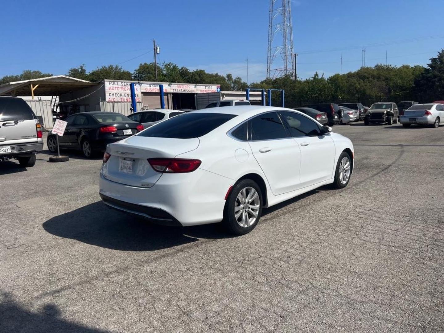 2015 WHITE CHRYSLER 200 LIMITED (1C3CCCAB4FN) with an 2.4L engine, Automatic transmission, located at 1507 S Hwy 67, Cedar Hill, TX, 75104, (972) 293-1833, 32.556370, -96.973297 - Photo#1