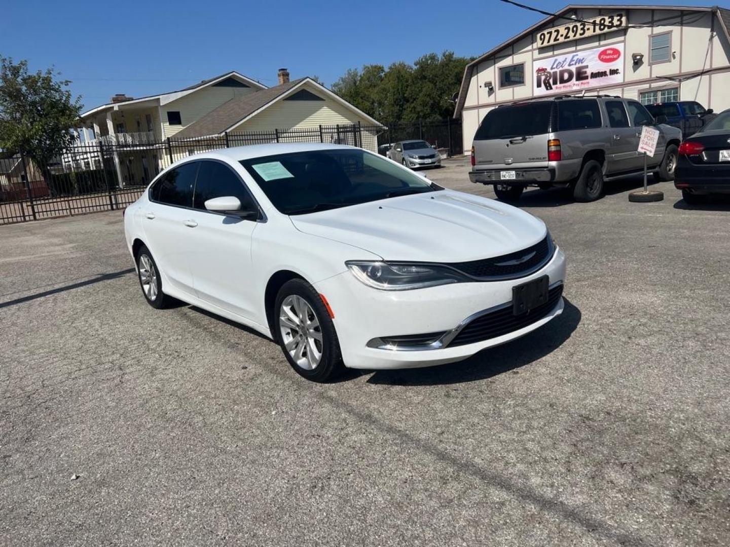 2015 WHITE CHRYSLER 200 LIMITED (1C3CCCAB4FN) with an 2.4L engine, Automatic transmission, located at 1507 S Hwy 67, Cedar Hill, TX, 75104, (972) 293-1833, 32.556370, -96.973297 - Photo#2