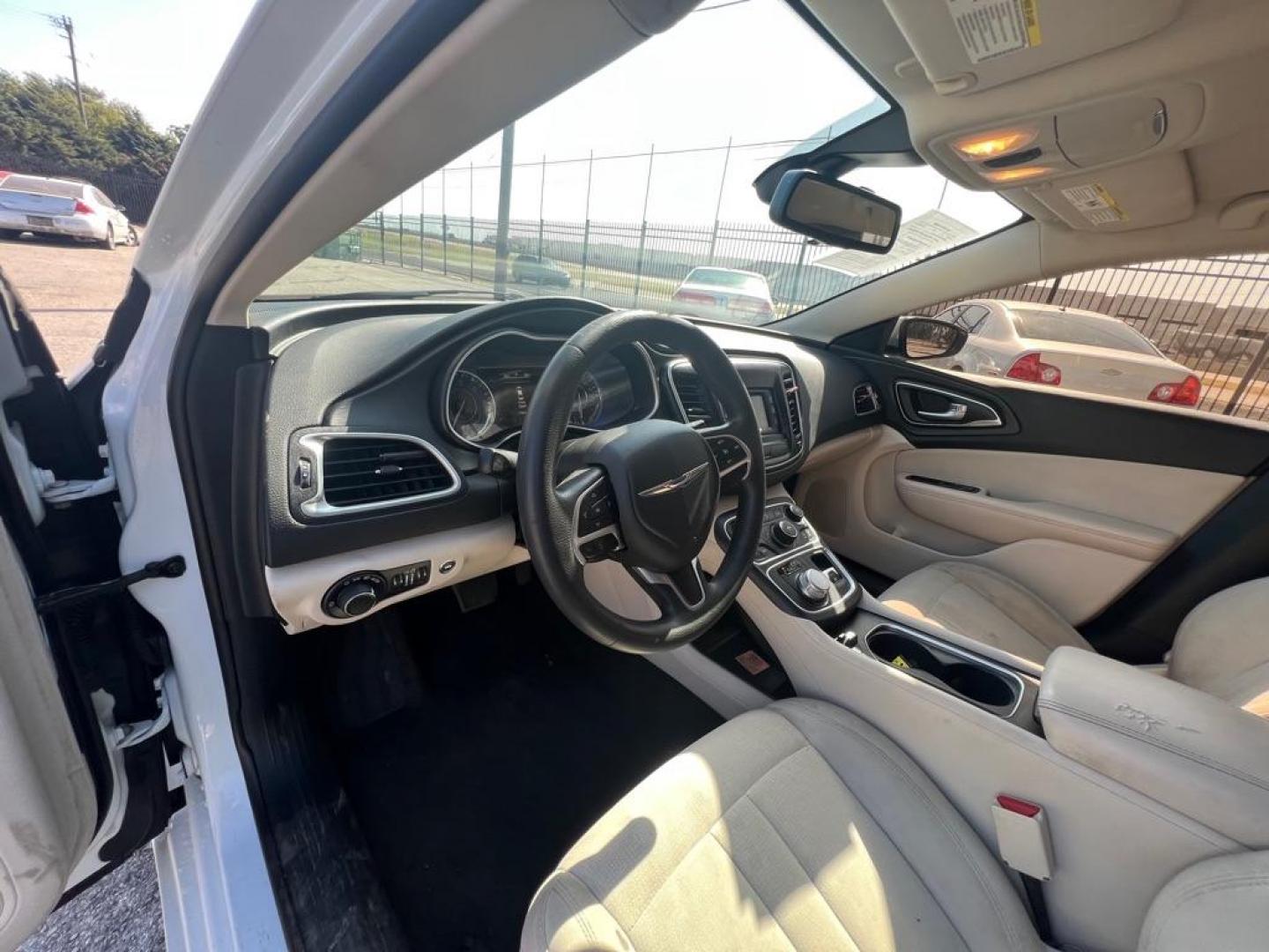 2015 WHITE CHRYSLER 200 LIMITED (1C3CCCAB4FN) with an 2.4L engine, Automatic transmission, located at 1507 S Hwy 67, Cedar Hill, TX, 75104, (972) 293-1833, 32.556370, -96.973297 - Photo#5