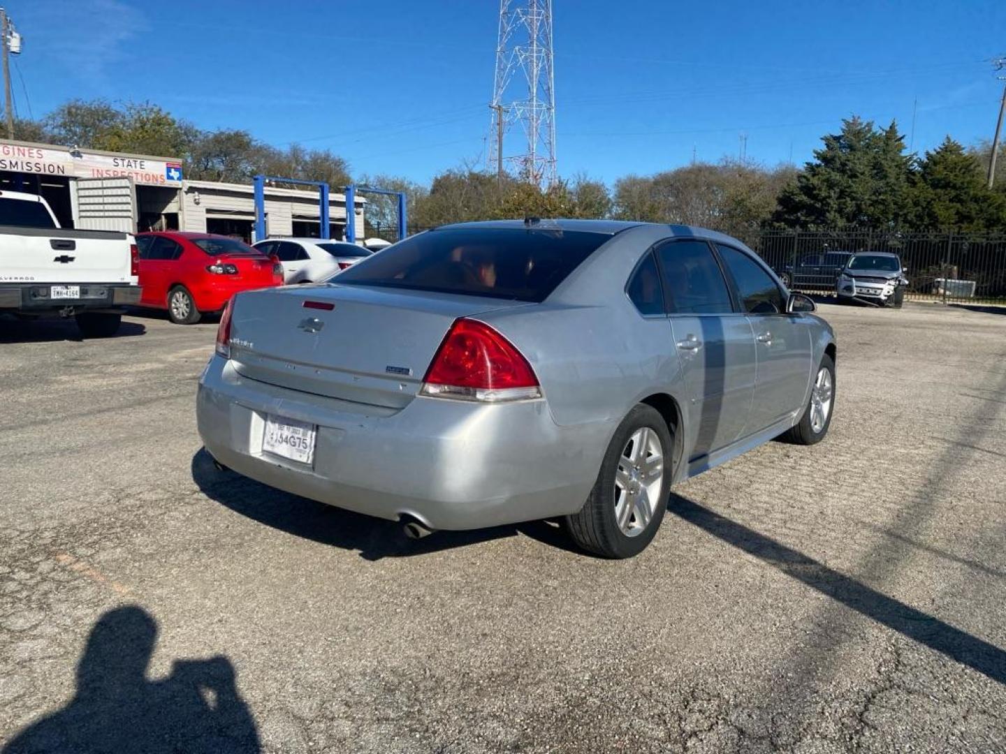 2013 SILVER CHEVROLET IMPALA LT (2G1WG5E30D1) with an 3.6L engine, Automatic transmission, located at 1507 S Hwy 67, Cedar Hill, TX, 75104, (972) 293-1833, 32.556370, -96.973297 - Photo#2