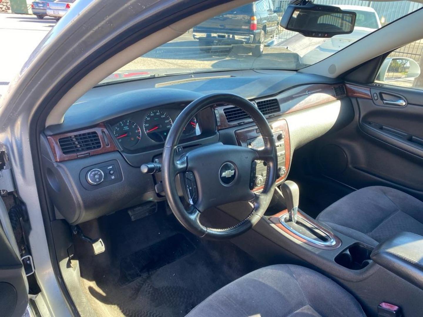 2010 SILVER CHEVROLET IMPALA LT (2G1WB5EK3A1) with an 3.5L engine, Automatic transmission, located at 1507 S Hwy 67, Cedar Hill, TX, 75104, (972) 293-1833, 32.556370, -96.973297 - Photo#4