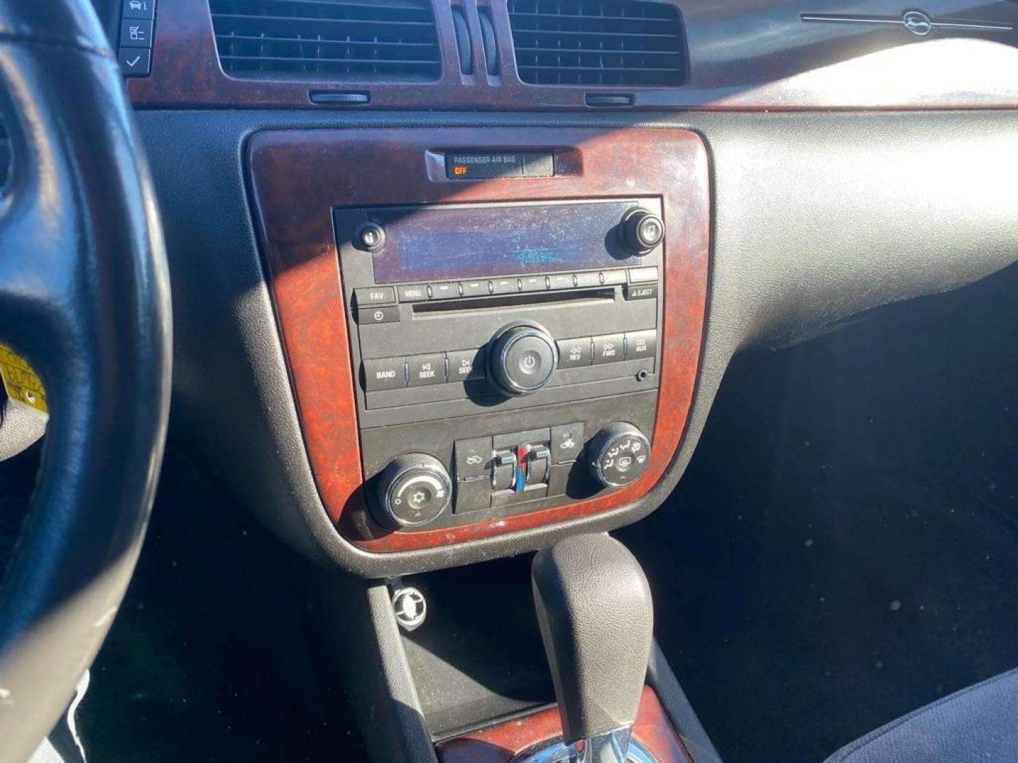 2010 SILVER CHEVROLET IMPALA LT (2G1WB5EK3A1) with an 3.5L engine, Automatic transmission, located at 1507 S Hwy 67, Cedar Hill, TX, 75104, (972) 293-1833, 32.556370, -96.973297 - Photo#7