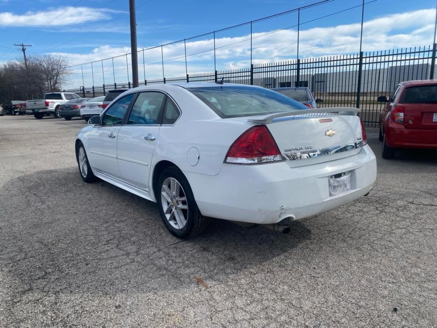 2010 WHITE CHEVROLET IMPALA LTZ (2G1WC5EM5A1) with an 3.9L engine, Automatic transmission, located at 1507 S Hwy 67, Cedar Hill, TX, 75104, (972) 293-1833, 32.556370, -96.973297 - Photo#3