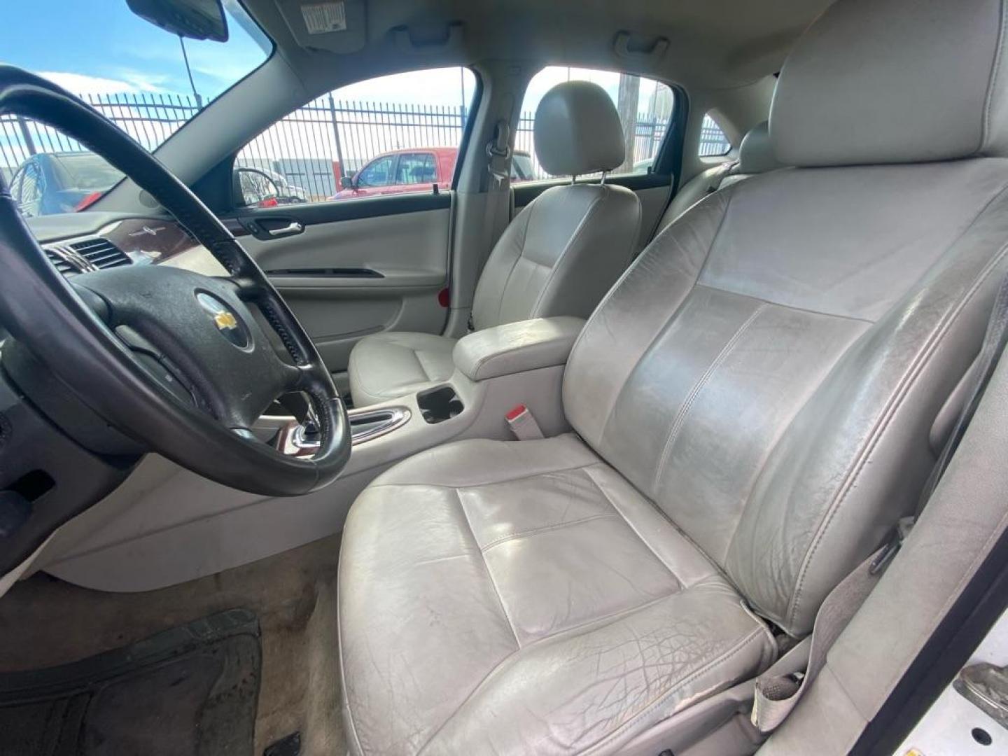 2010 WHITE CHEVROLET IMPALA LTZ (2G1WC5EM5A1) with an 3.9L engine, Automatic transmission, located at 1507 S Hwy 67, Cedar Hill, TX, 75104, (972) 293-1833, 32.556370, -96.973297 - Photo#5