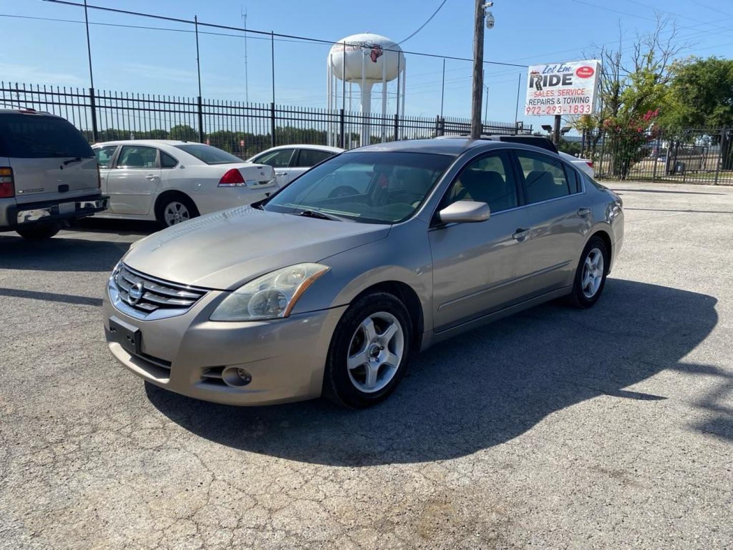 2012 GOLD NISSAN ALTIMA BASE (1N4AL2AP6CC) with an 2.5L engine, Continuously Variable transmission, located at 1507 S Hwy 67, Cedar Hill, TX, 75104, (972) 293-1833, 32.556370, -96.973297 - Photo#0