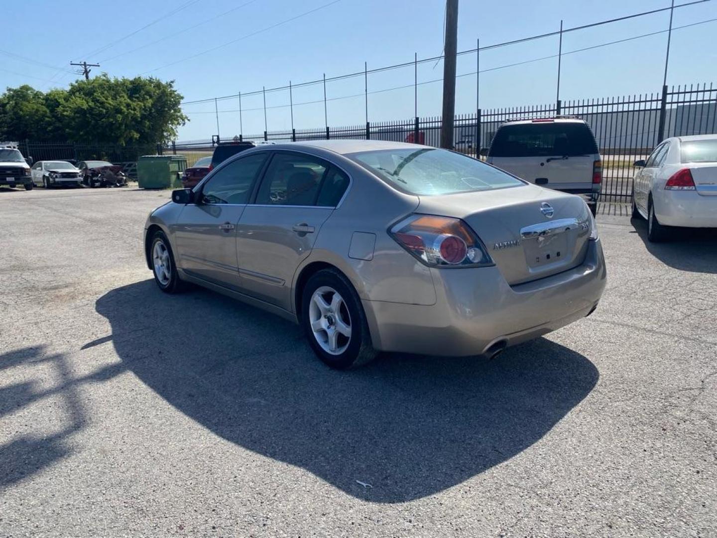 2012 GOLD NISSAN ALTIMA BASE (1N4AL2AP6CC) with an 2.5L engine, Continuously Variable transmission, located at 1507 S Hwy 67, Cedar Hill, TX, 75104, (972) 293-1833, 32.556370, -96.973297 - Photo#3