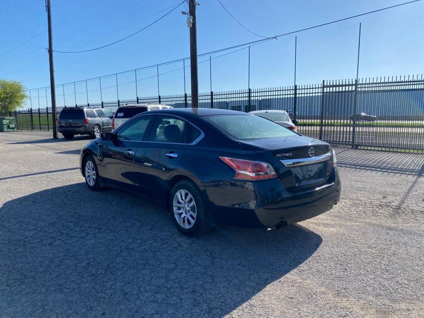 2015 BLUE NISSAN ALTIMA 2.5 (1N4AL3AP2FC) with an 2.5L engine, Continuously Variable transmission, located at 1507 S Hwy 67, Cedar Hill, TX, 75104, (972) 293-1833, 32.556370, -96.973297 - Photo#2