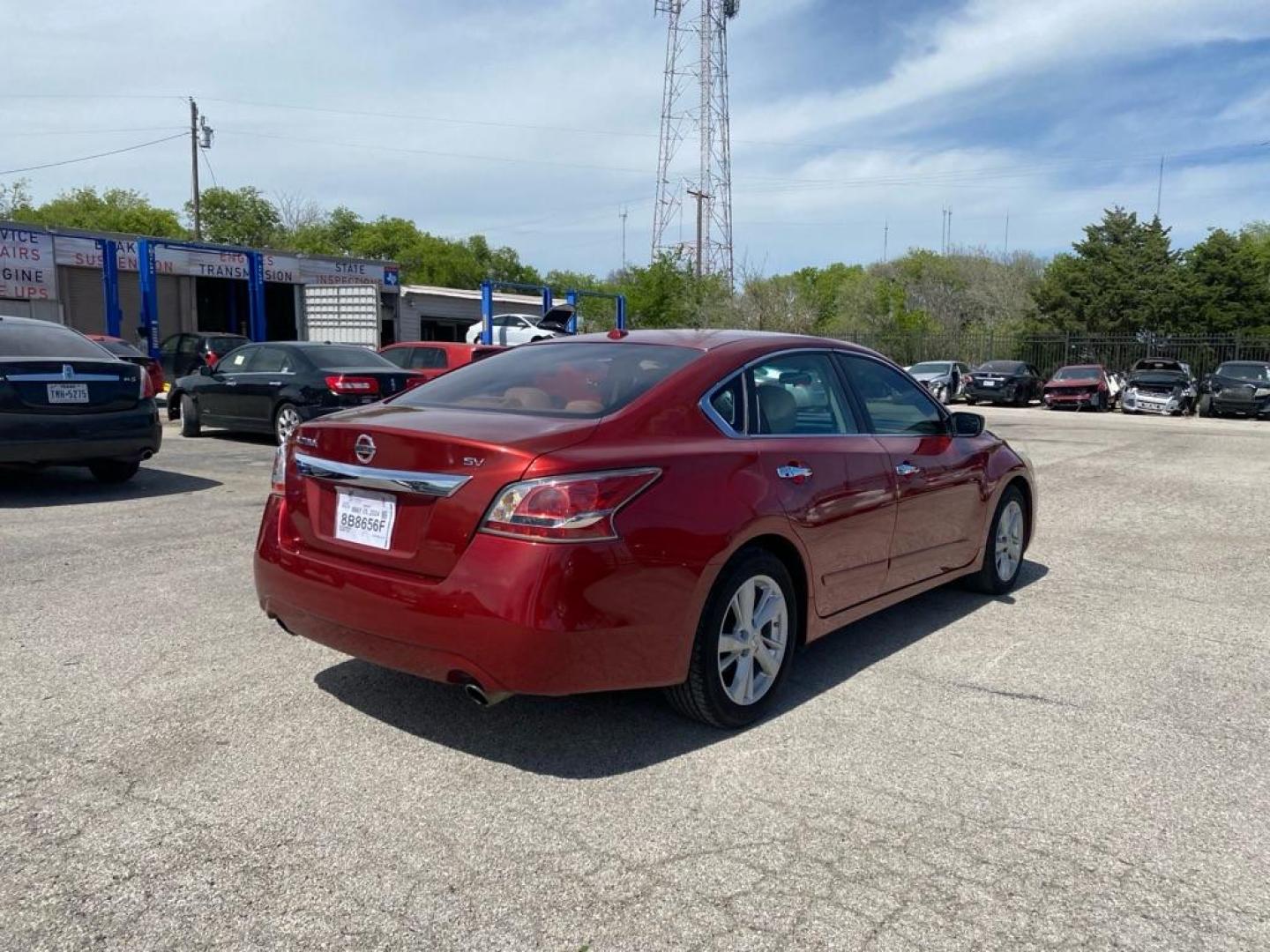 2014 RED NISSAN ALTIMA 2.5 (1N4AL3AP2EN) with an 2.5L engine, Continuously Variable transmission, located at 1507 S Hwy 67, Cedar Hill, TX, 75104, (972) 293-1833, 32.556370, -96.973297 - Photo#2