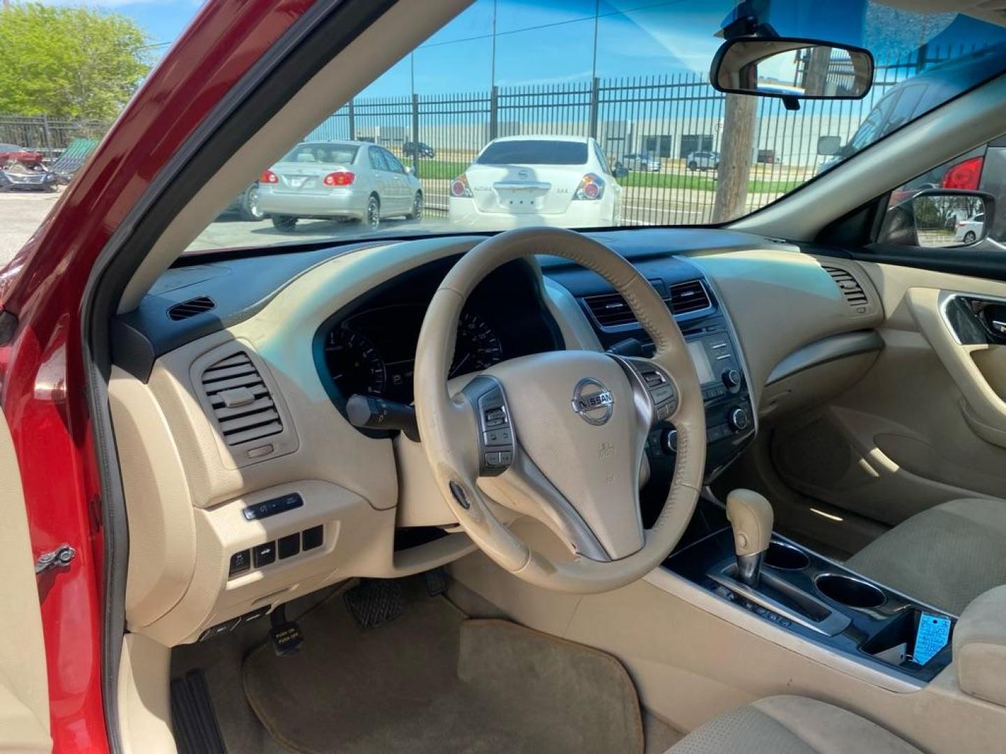 2014 RED NISSAN ALTIMA 2.5 (1N4AL3AP2EN) with an 2.5L engine, Continuously Variable transmission, located at 1507 S Hwy 67, Cedar Hill, TX, 75104, (972) 293-1833, 32.556370, -96.973297 - Photo#4