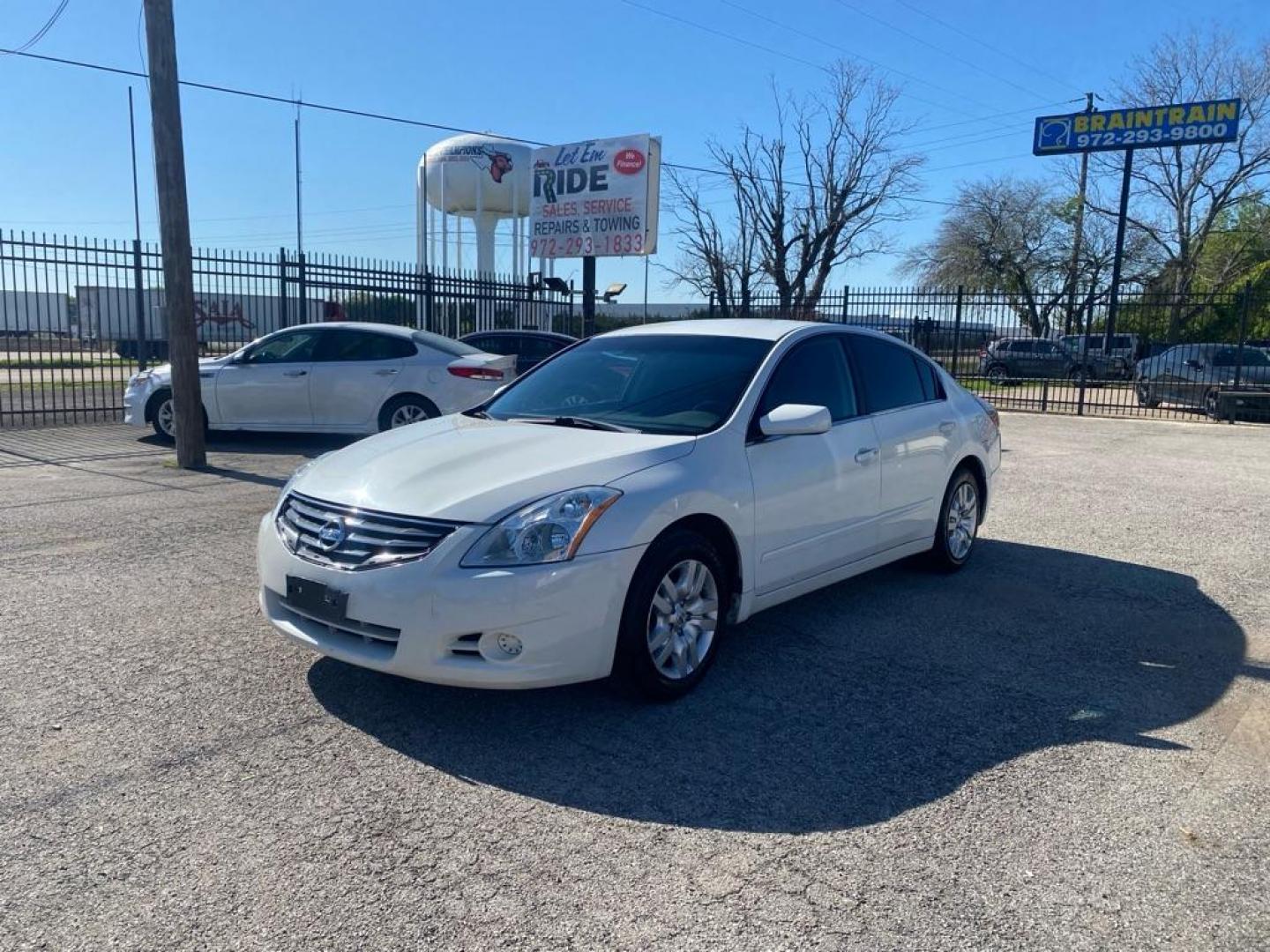 2012 WHITE NISSAN ALTIMA BASE (1N4AL2AP3CN) with an 2.5L engine, Continuously Variable transmission, located at 1507 S Hwy 67, Cedar Hill, TX, 75104, (972) 293-1833, 32.556370, -96.973297 - Photo#0