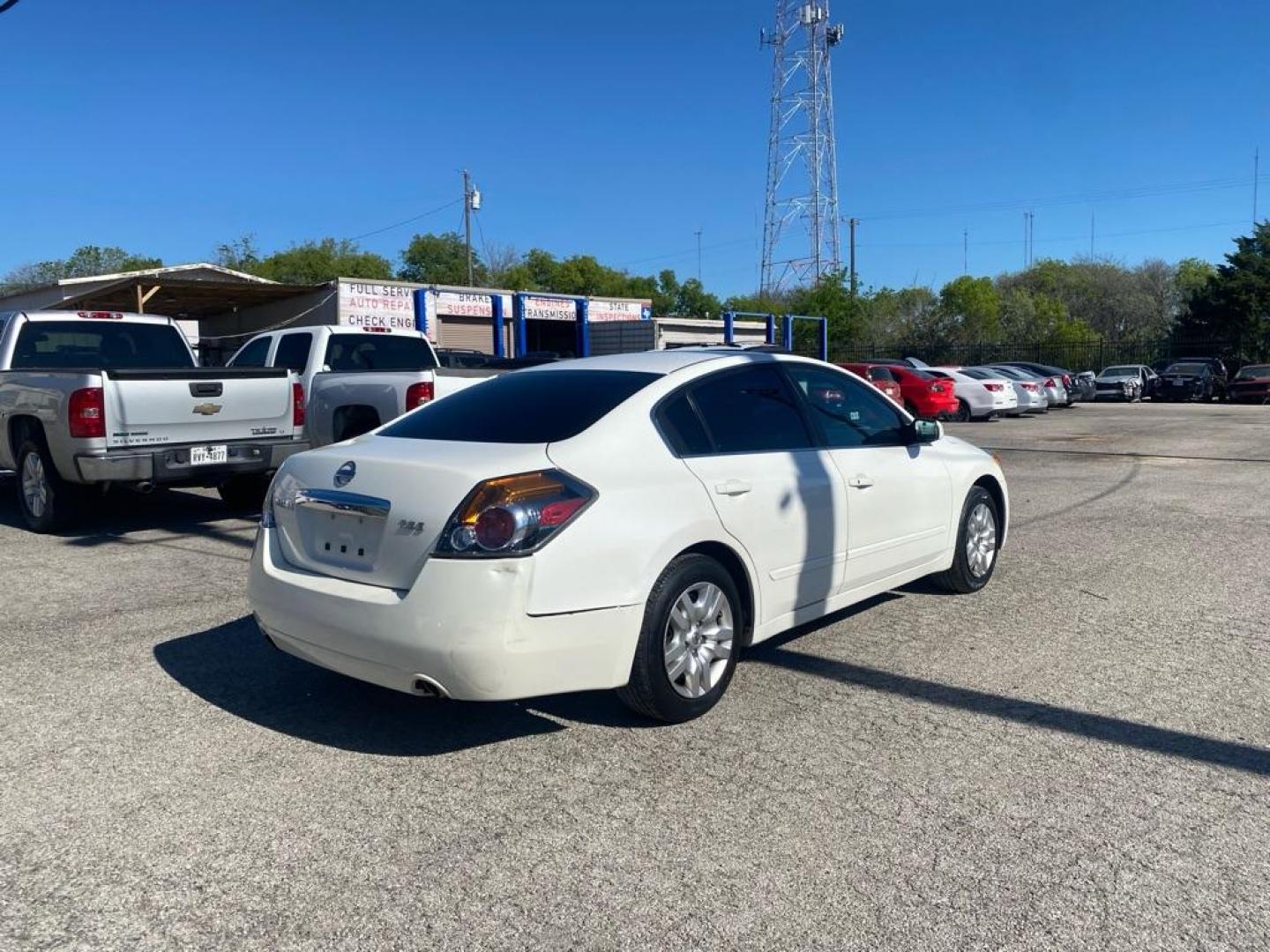 2012 WHITE NISSAN ALTIMA BASE (1N4AL2AP3CN) with an 2.5L engine, Continuously Variable transmission, located at 1507 S Hwy 67, Cedar Hill, TX, 75104, (972) 293-1833, 32.556370, -96.973297 - Photo#2