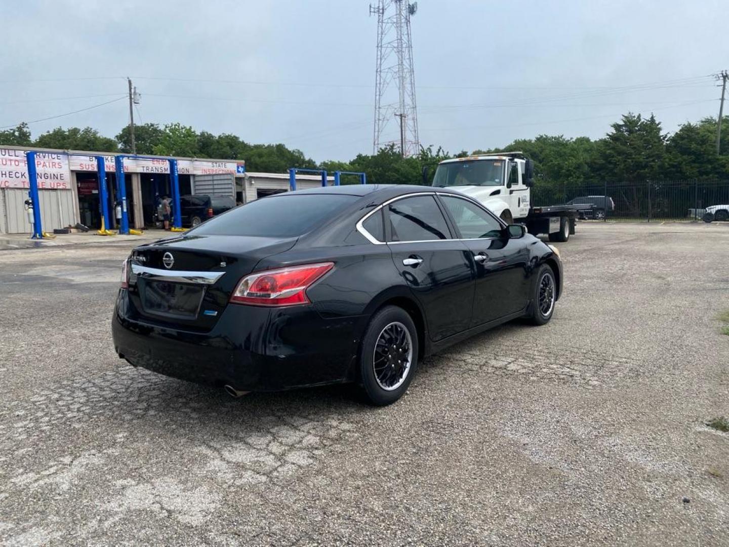 2013 BLACK NISSAN ALTIMA 2.5 (1N4AL3AP4DN) with an 2.5L engine, Continuously Variable transmission, located at 1507 S Hwy 67, Cedar Hill, TX, 75104, (972) 293-1833, 32.556370, -96.973297 - Photo#2