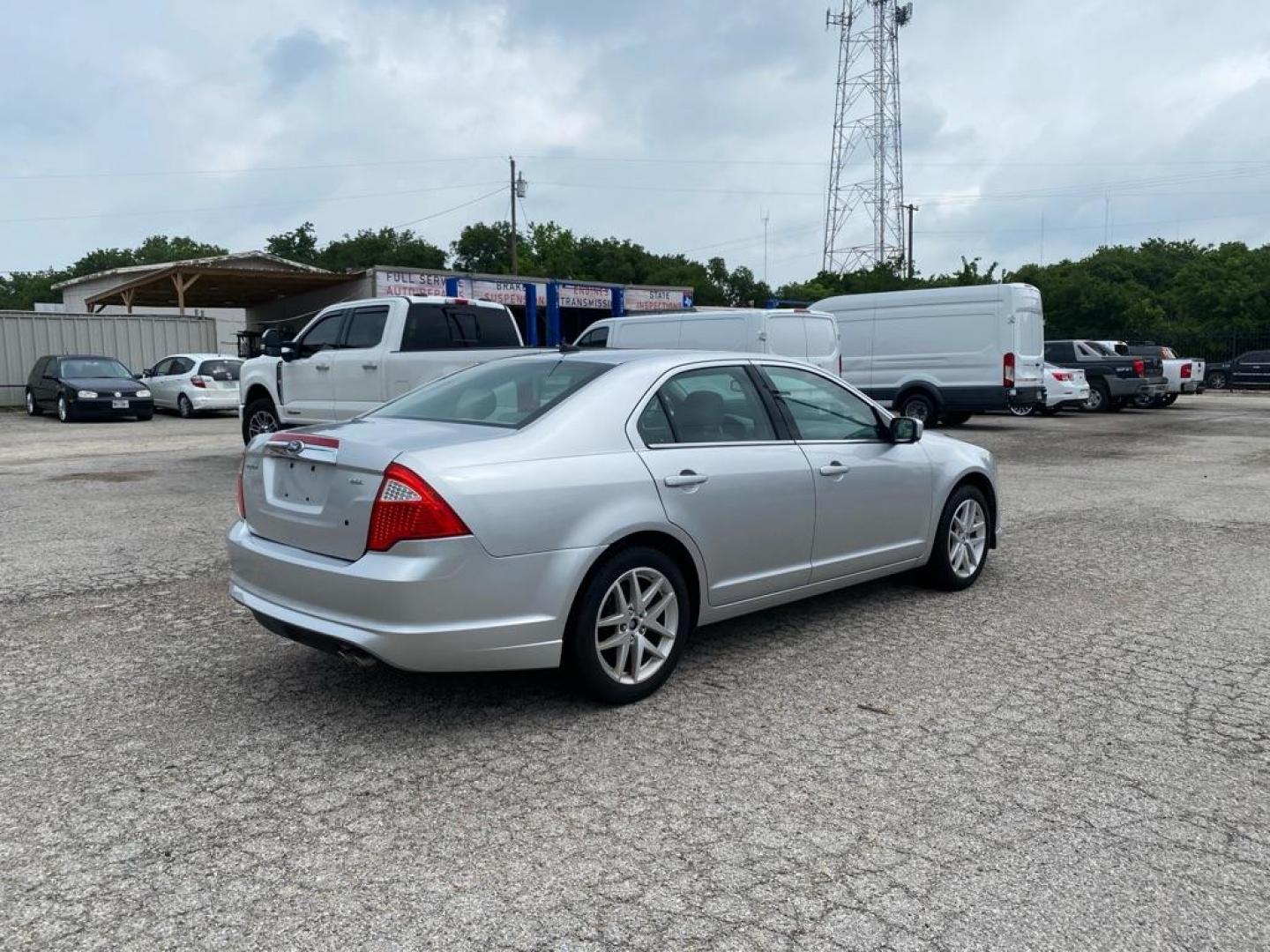 2012 SILVER FORD FUSION SEL (3FAHP0JA3CR) with an 2.5L engine, Automatic transmission, located at 1507 S Hwy 67, Cedar Hill, TX, 75104, (972) 293-1833, 32.556370, -96.973297 - Photo#2