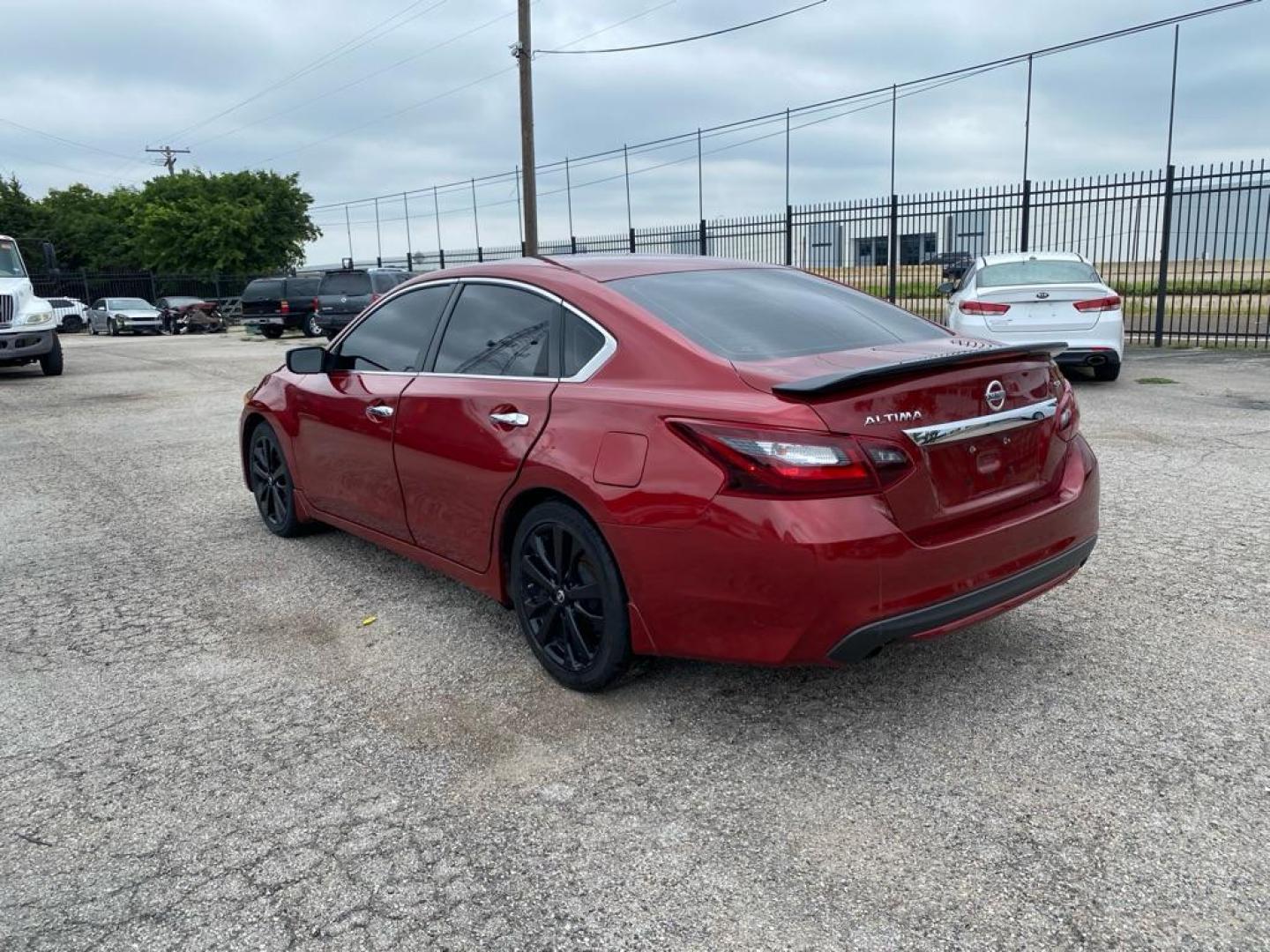 2017 RED NISSAN ALTIMA 2.5 (1N4AL3AP0HC) with an 2.5L engine, Continuously Variable transmission, located at 1507 S Hwy 67, Cedar Hill, TX, 75104, (972) 293-1833, 32.556370, -96.973297 - Photo#3